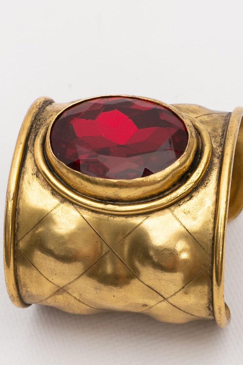 Chanel Gilded Metal Cuff Bracelet with Ruby Rhinestone For Sale 3