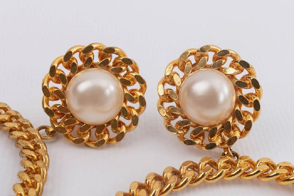 Women's Chanel Gilded Metal Earrings Composed of Curb Chain For Sale