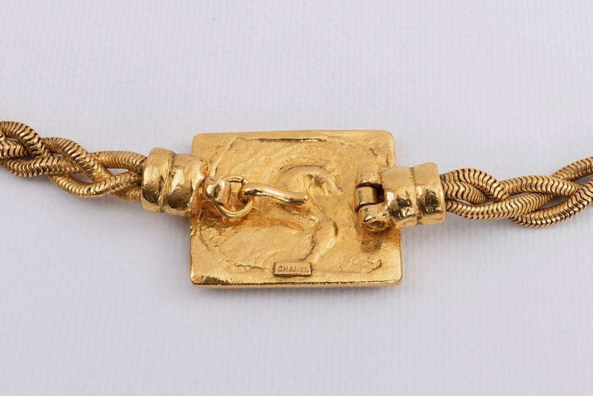 Women's Chanel Gilded Metal with a Rectangular Hammered Buckle Belt For Sale