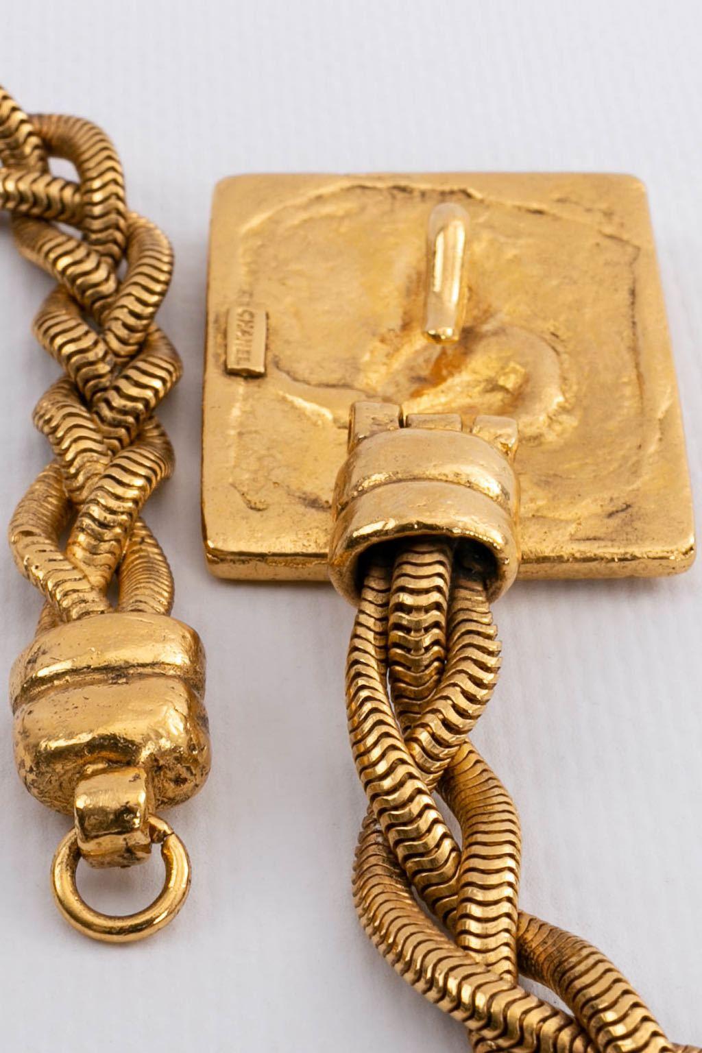 Chanel Vergoldetes Metall mit rechteckigem, gehämmertem Gürtel mit gehämmerter Schnalle im Angebot 2