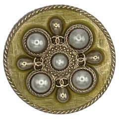 CHANEL Gilt Brooch set with Pearls Beads