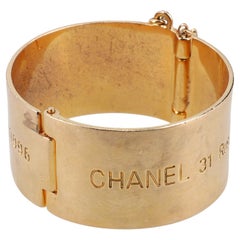 Vintage CHANEL gilt metal cuff bracelet 93A