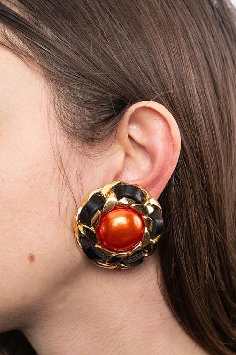 Chanel Gilted Metal Clip-on Earrings with Black Leather and Orange Cabochon For Sale 4