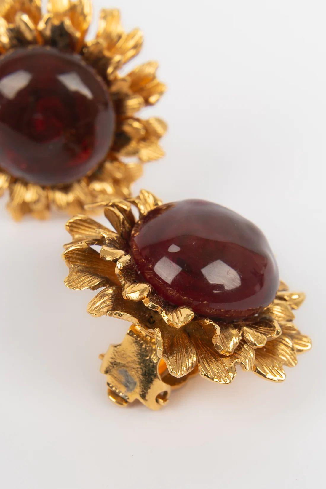 Chanel Gilt Metal and Glass Paste Cabochon Earrings In Good Condition For Sale In SAINT-OUEN-SUR-SEINE, FR