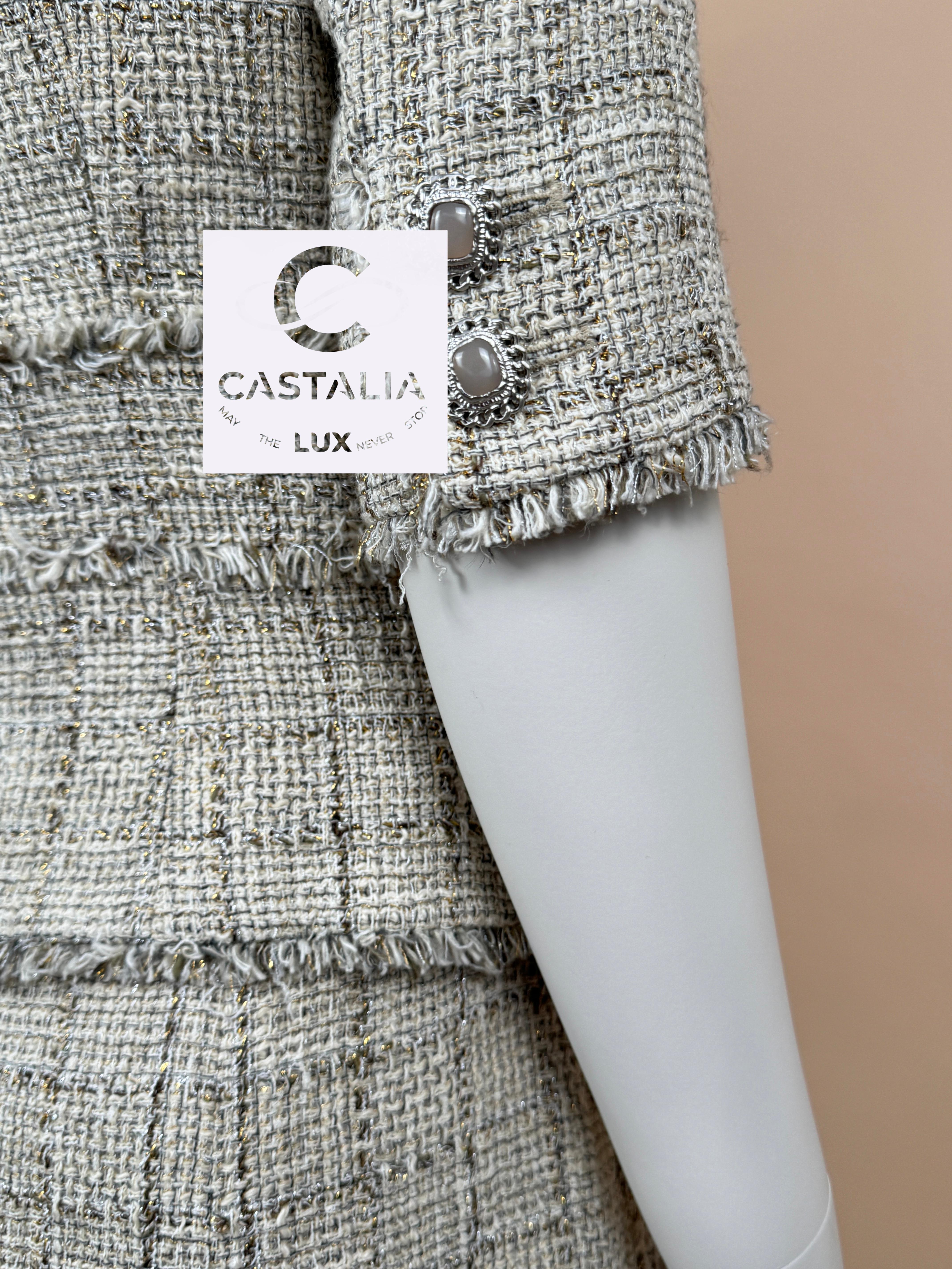 Chanel Gisele Bundchen Style New Beige Tweed Ensemble 38 FR in vendita 8