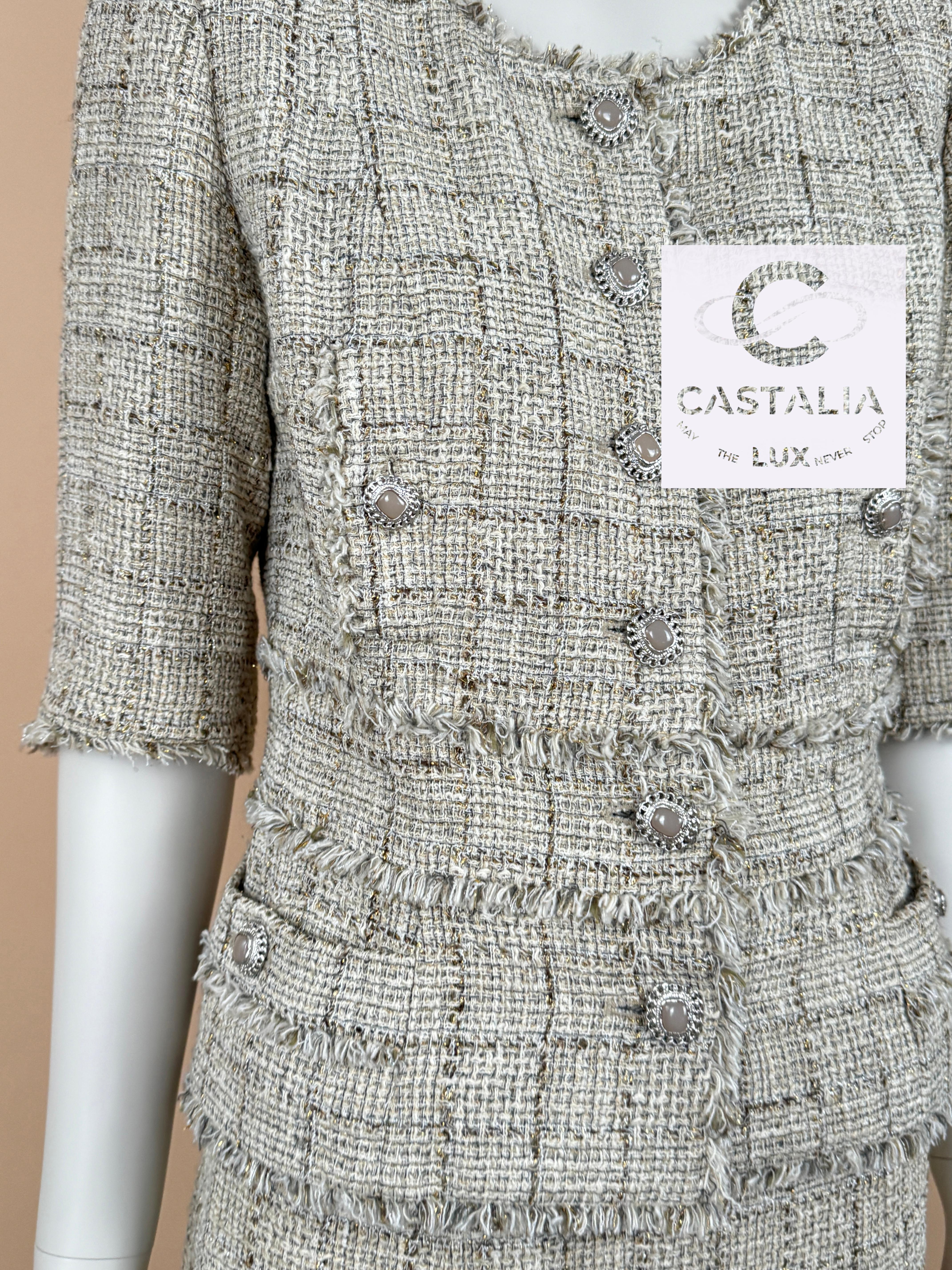 Chanel Gisele Bundchen Style New Beige Tweed Ensemble 38 FR in vendita 9