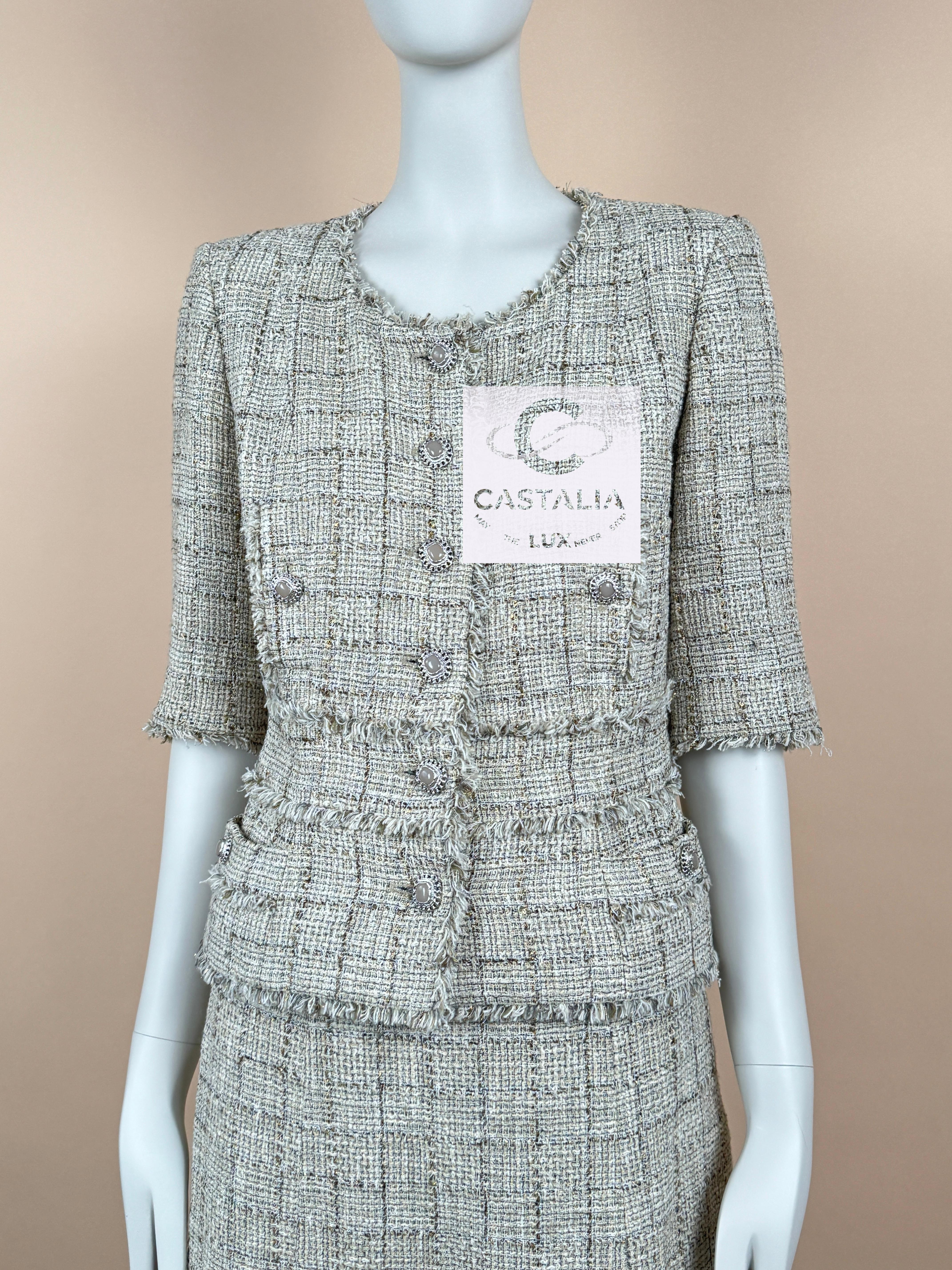 Chanel Gisele Bundchen Style New Beige Tweed Ensemble 38 FR in vendita 10