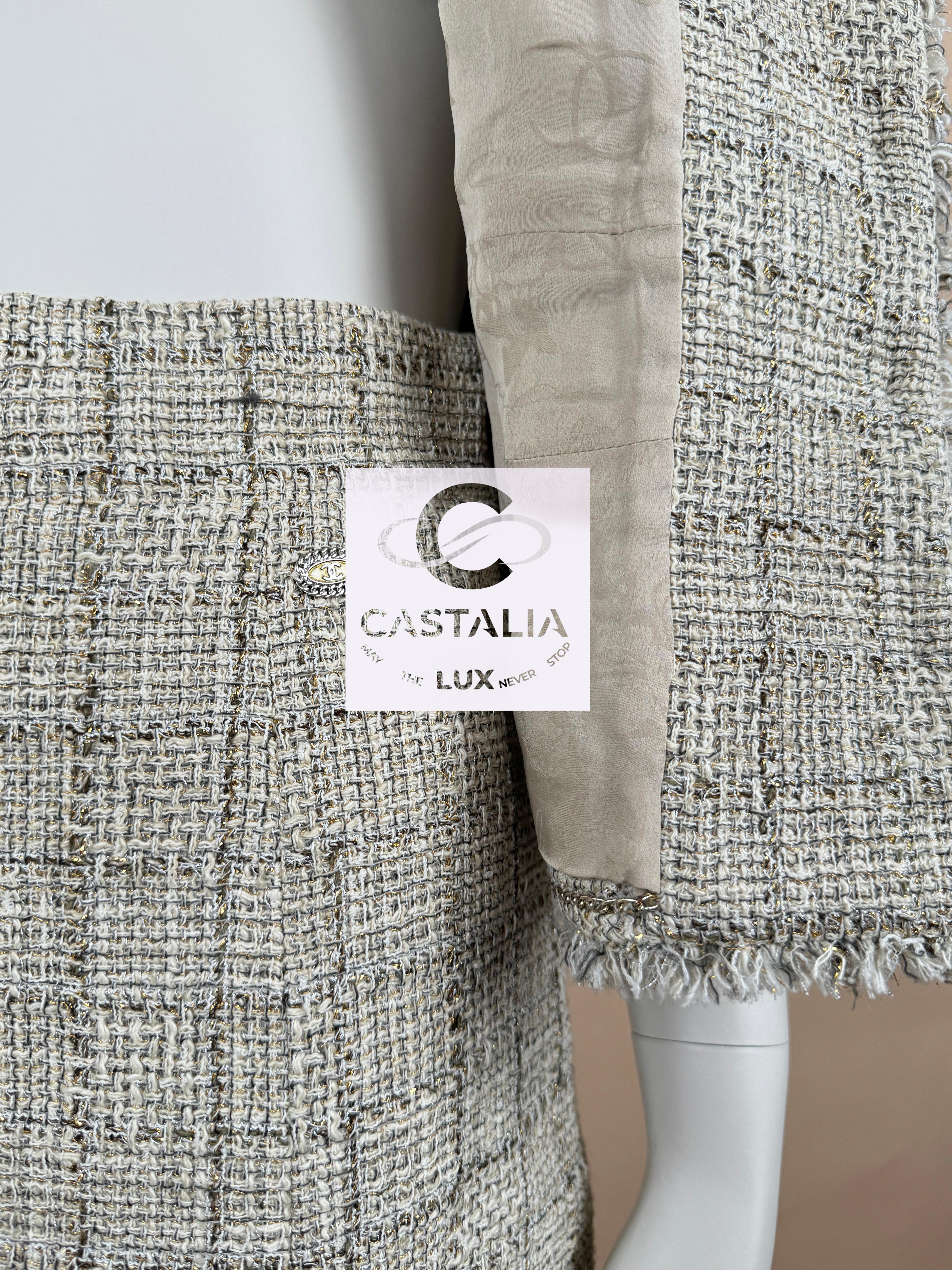 Chanel Gisele Bundchen Style New Beige Tweed Ensemble 38 FR in vendita 12