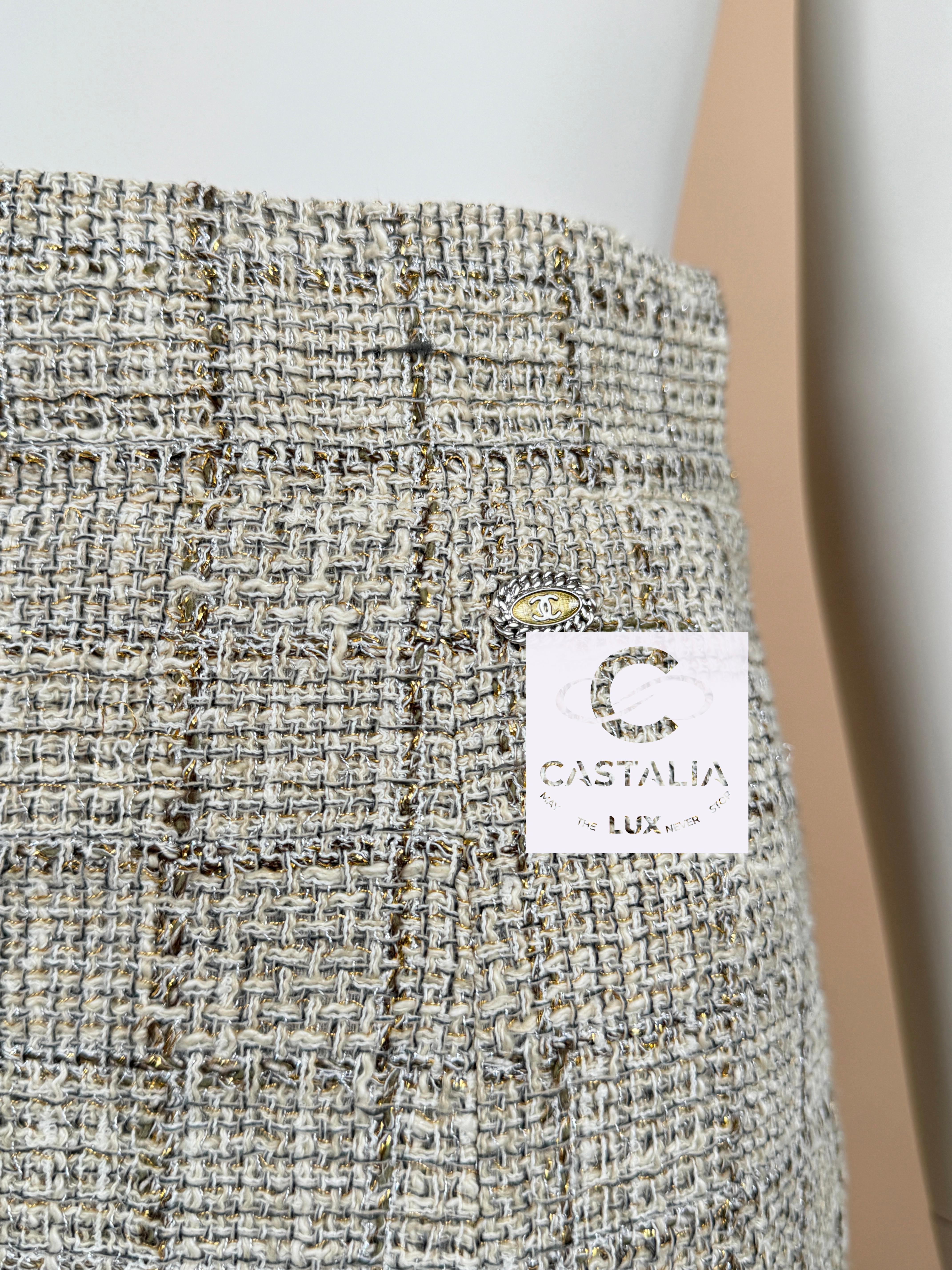 Chanel Gisele Bundchen Style New Beige Tweed Ensemble 38 FR in vendita 13