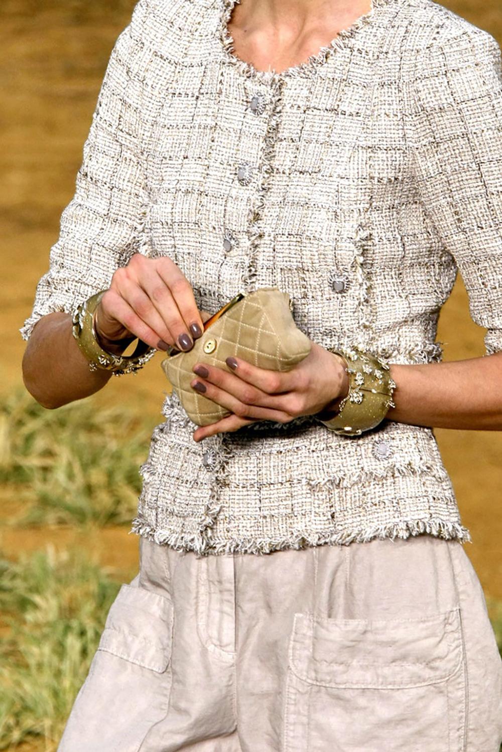 da uomo o donna Chanel Gisele Bundchen Style New Beige Tweed Ensemble 38 FR in vendita