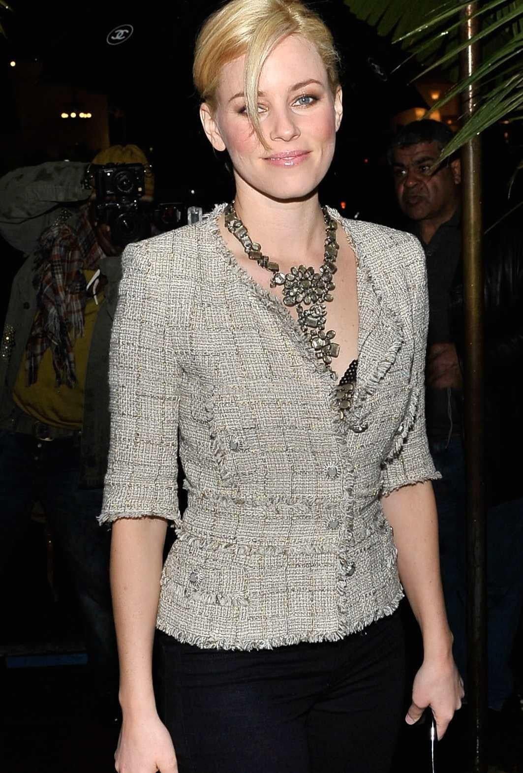 Chanel Gisele Bundchen Style New Beige Tweed Ensemble 38 FR in vendita 2