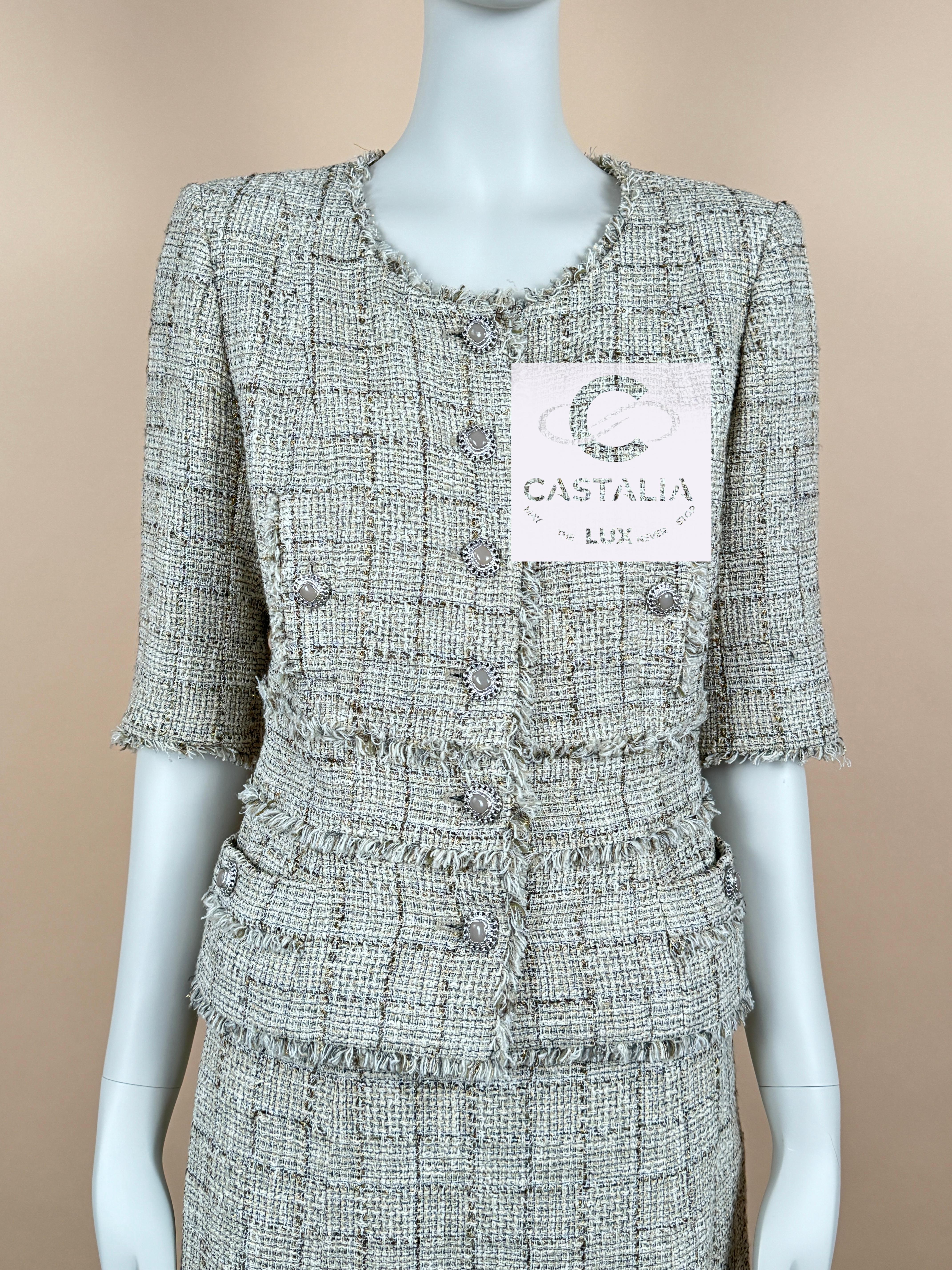 Chanel Gisele Bundchen Style New Beige Tweed Ensemble 38 FR in vendita 4
