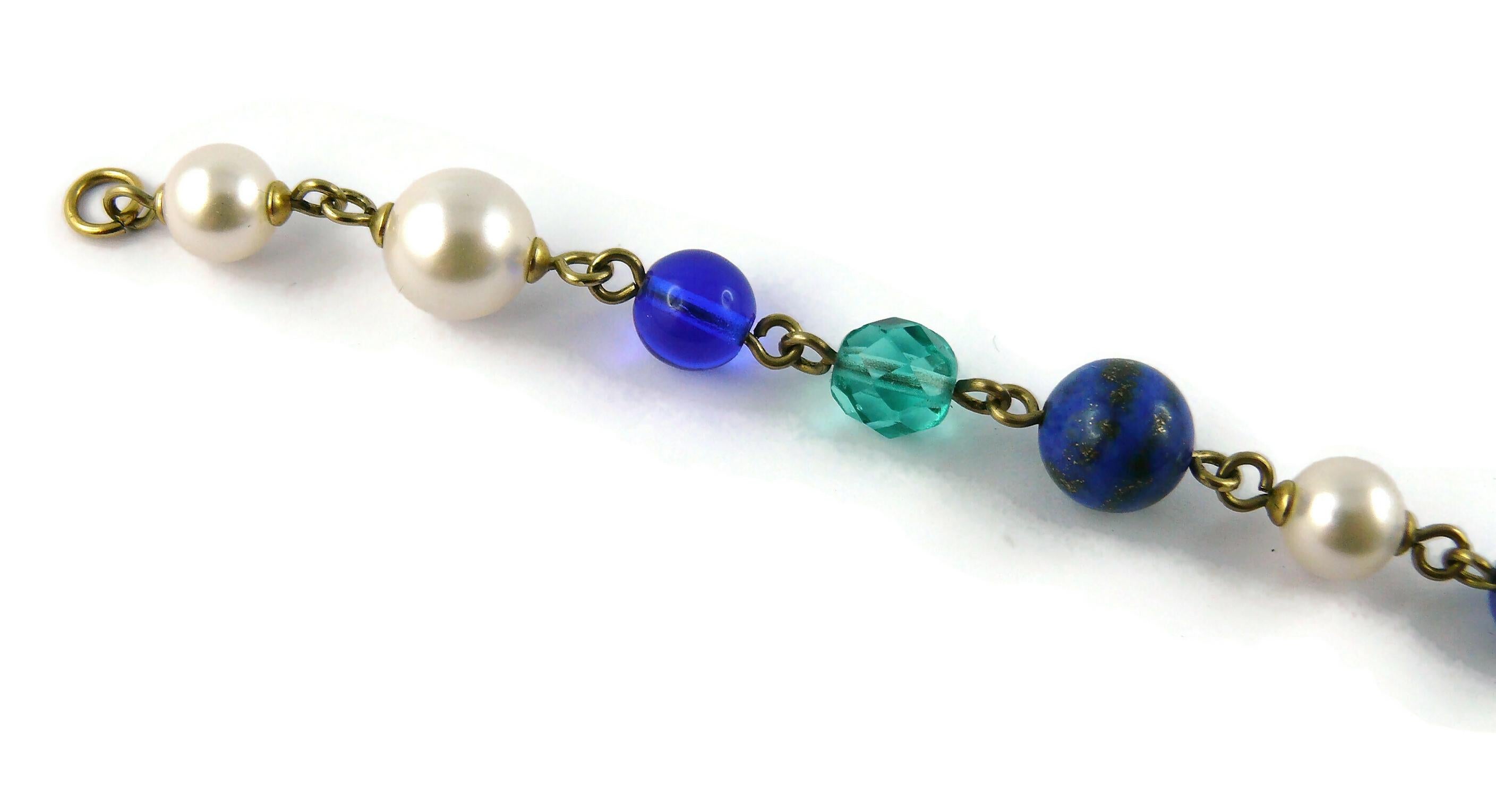 Chanel Collier court CC en perles de verre, fausses perles, cristaux et pierres dures en vente 6