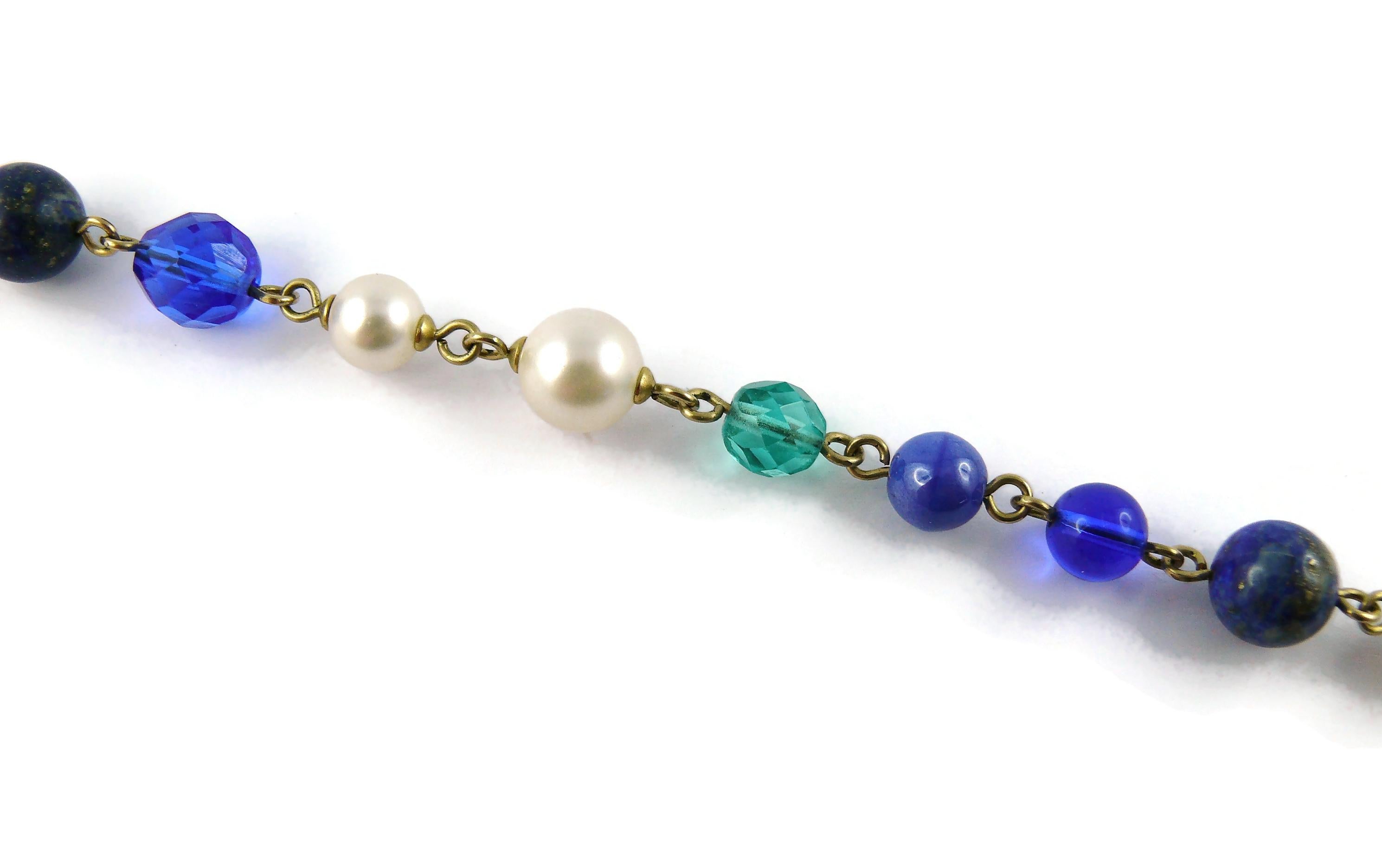 Chanel Collier court CC en perles de verre, fausses perles, cristaux et pierres dures en vente 10