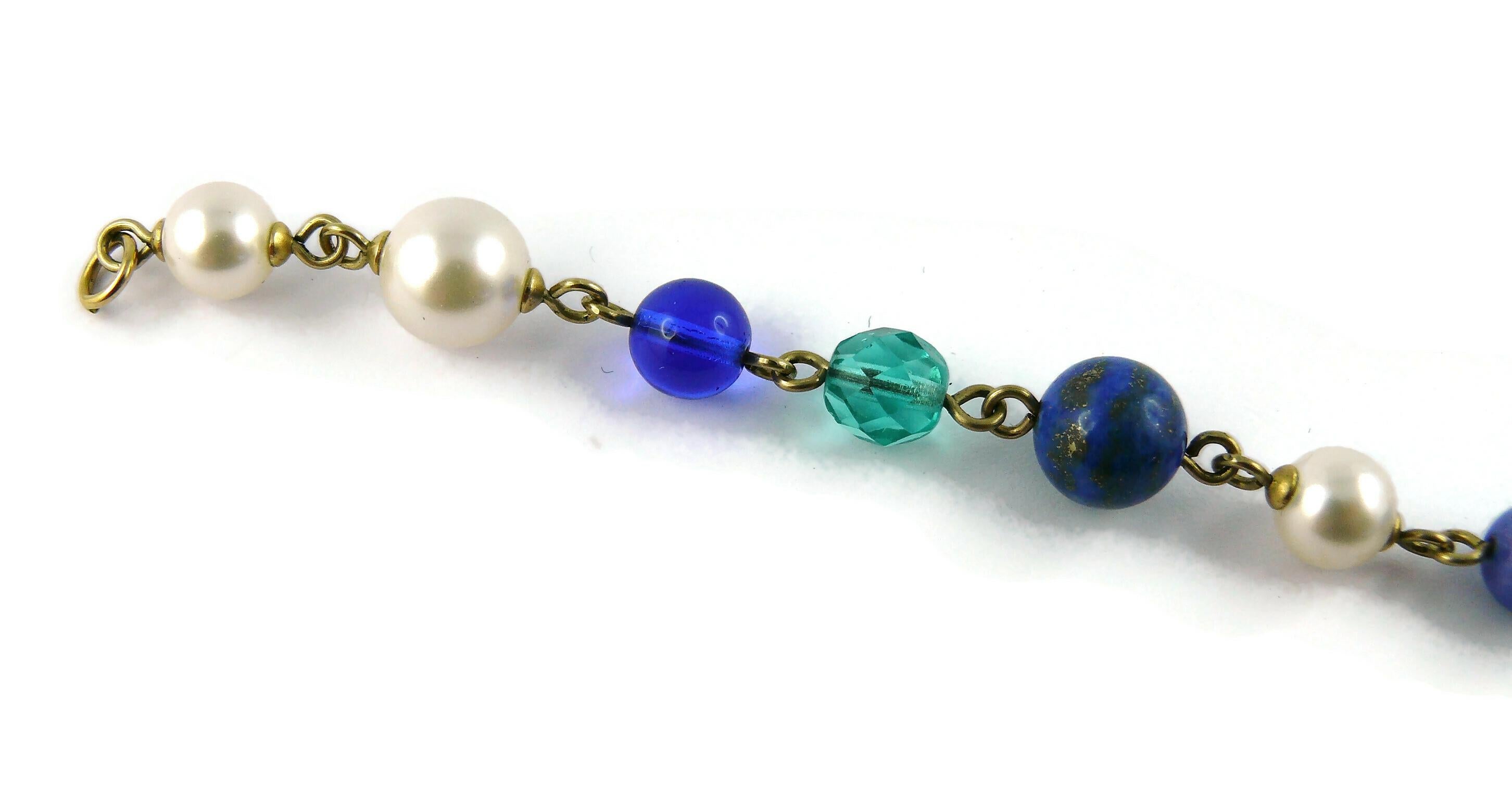 Chanel Collier court CC en perles de verre, fausses perles, cristaux et pierres dures Pour femmes en vente