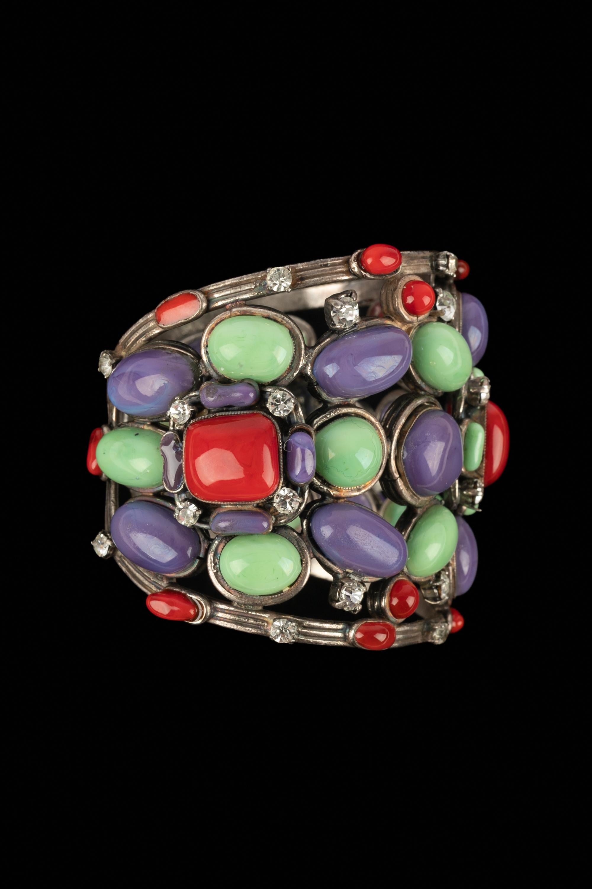 Bracelet en pâte de verre Chanel en vente 2