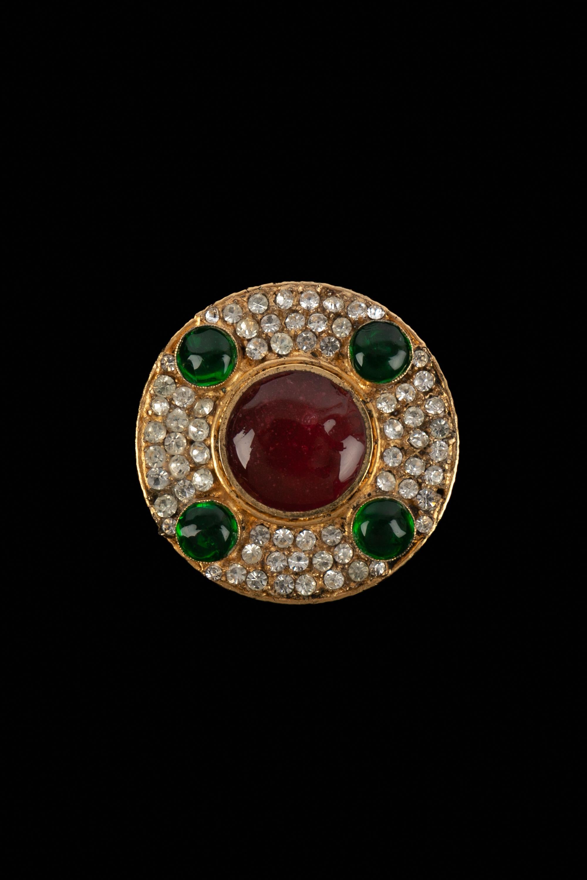 Spilla in pasta di vetro Chanel In condizioni ottime in vendita a SAINT-OUEN-SUR-SEINE, FR