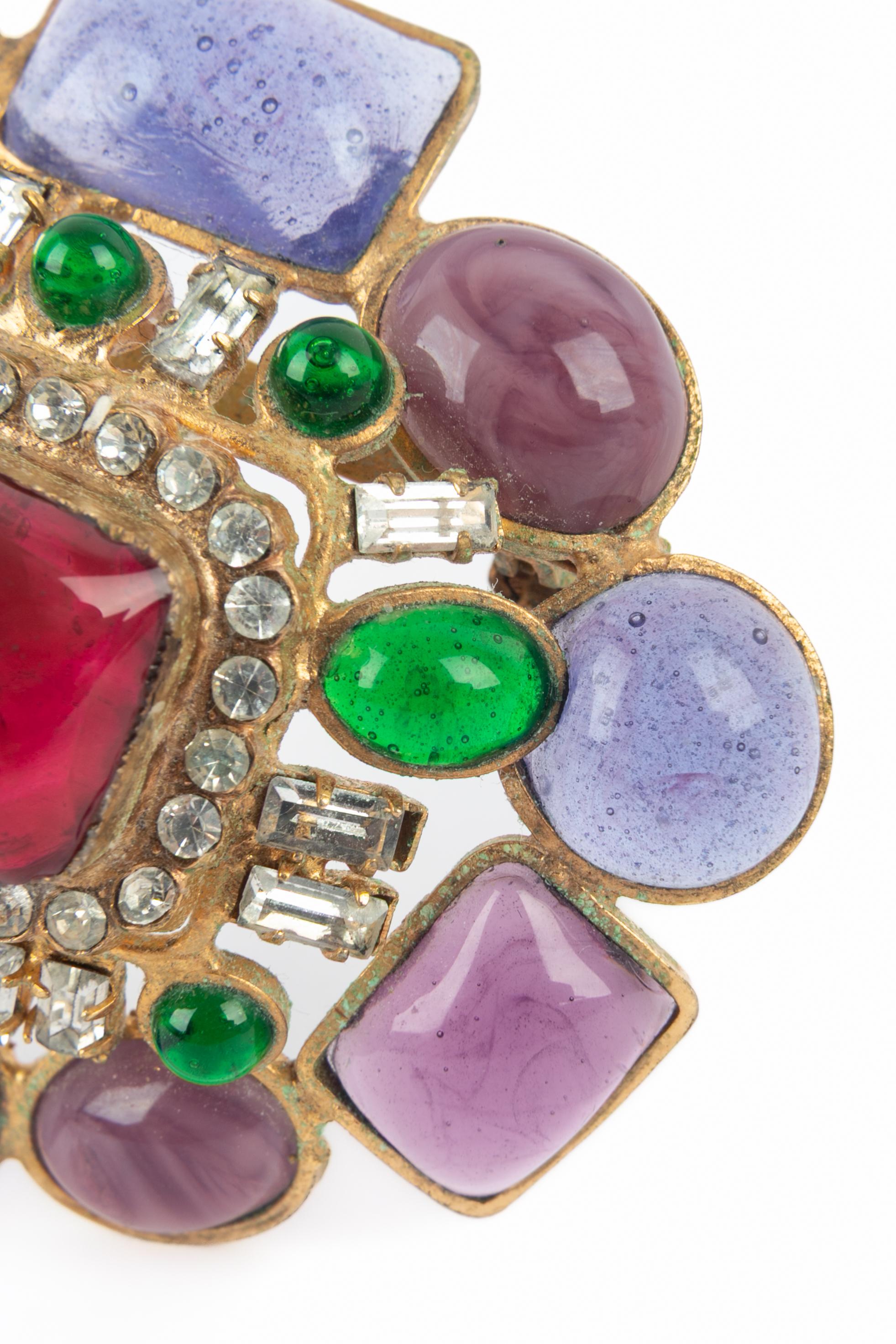 Broche en pâte de verre Chanel en vente 1