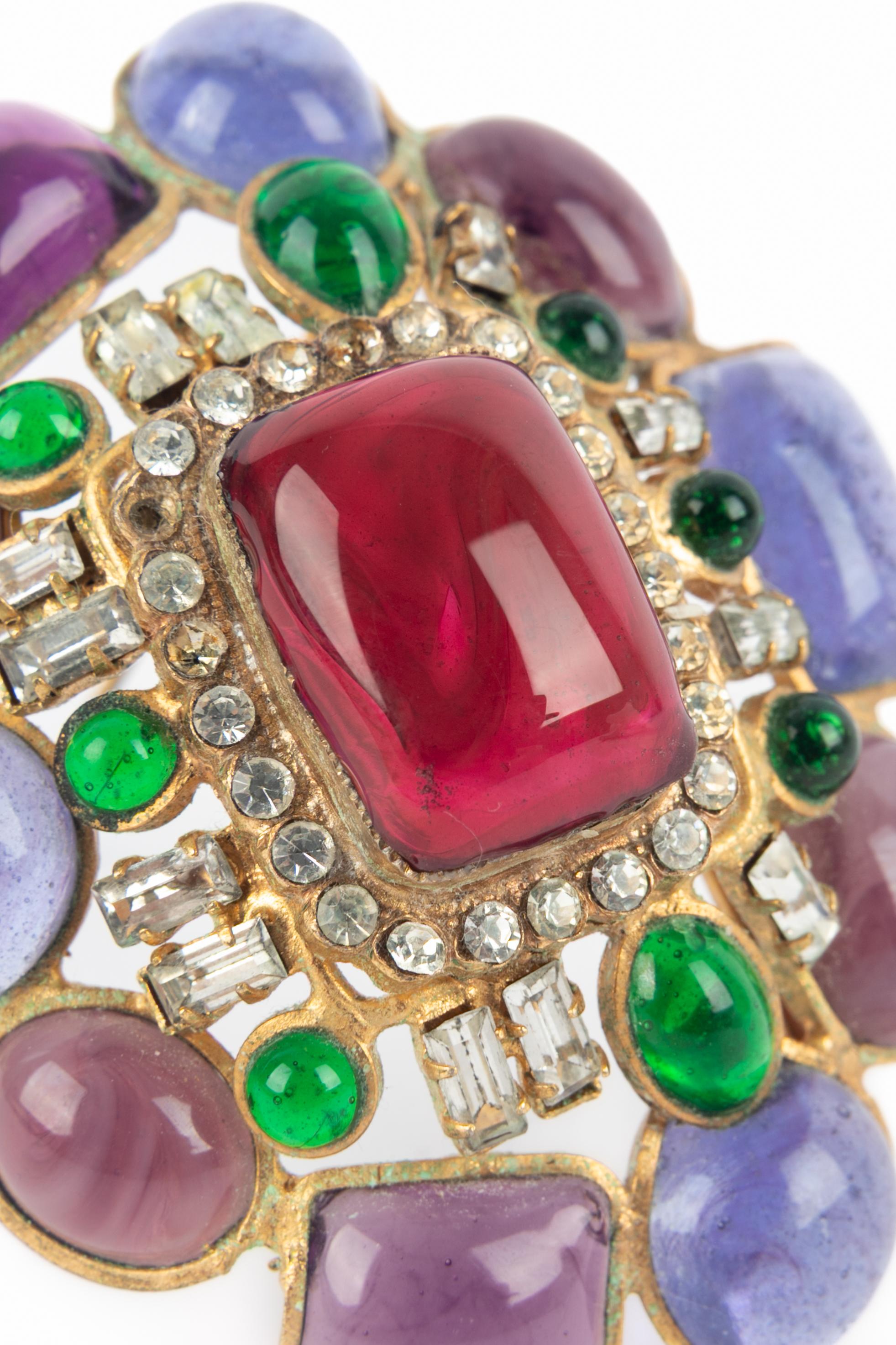 Broche en pâte de verre Chanel en vente 2