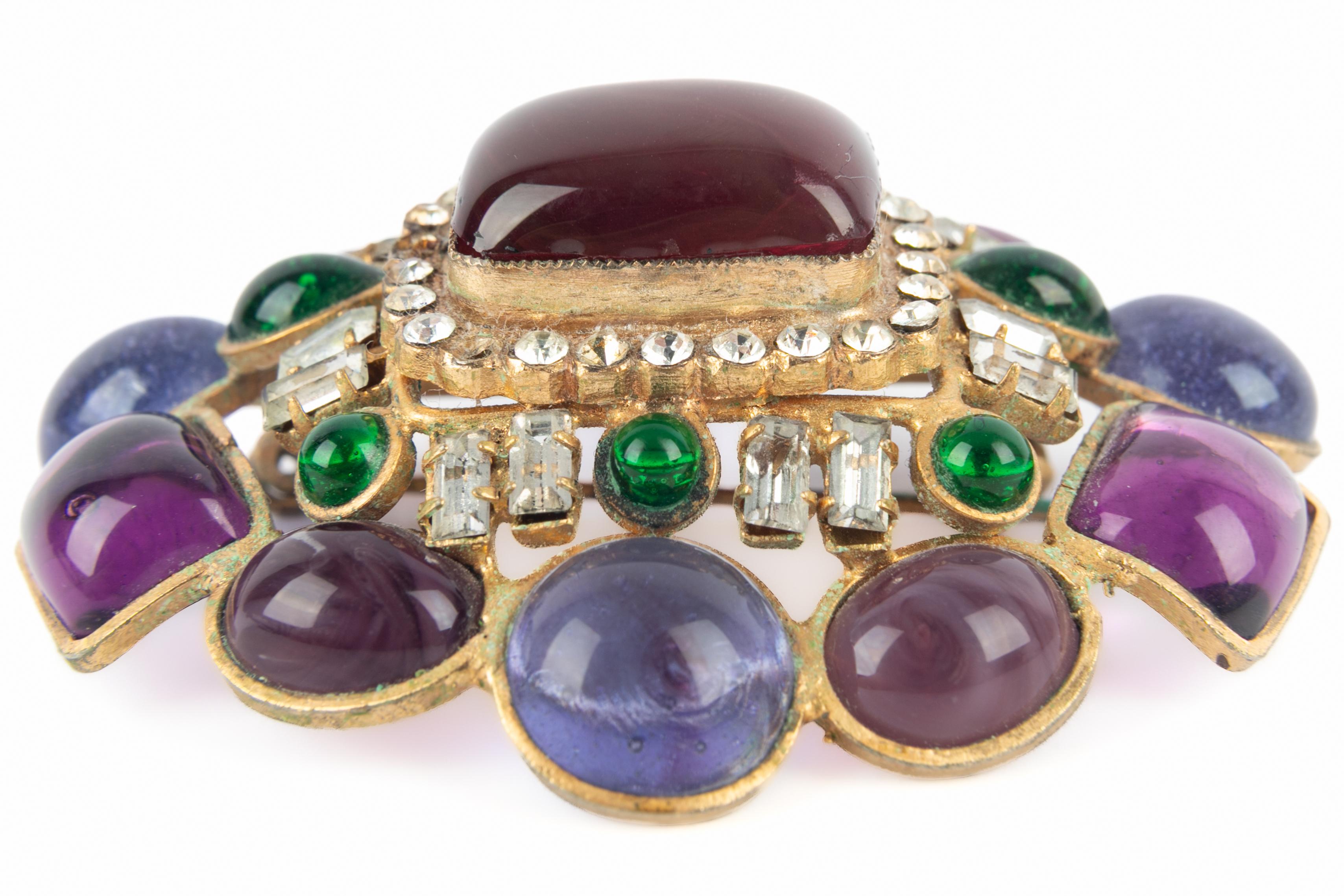 Broche en pâte de verre Chanel en vente 3