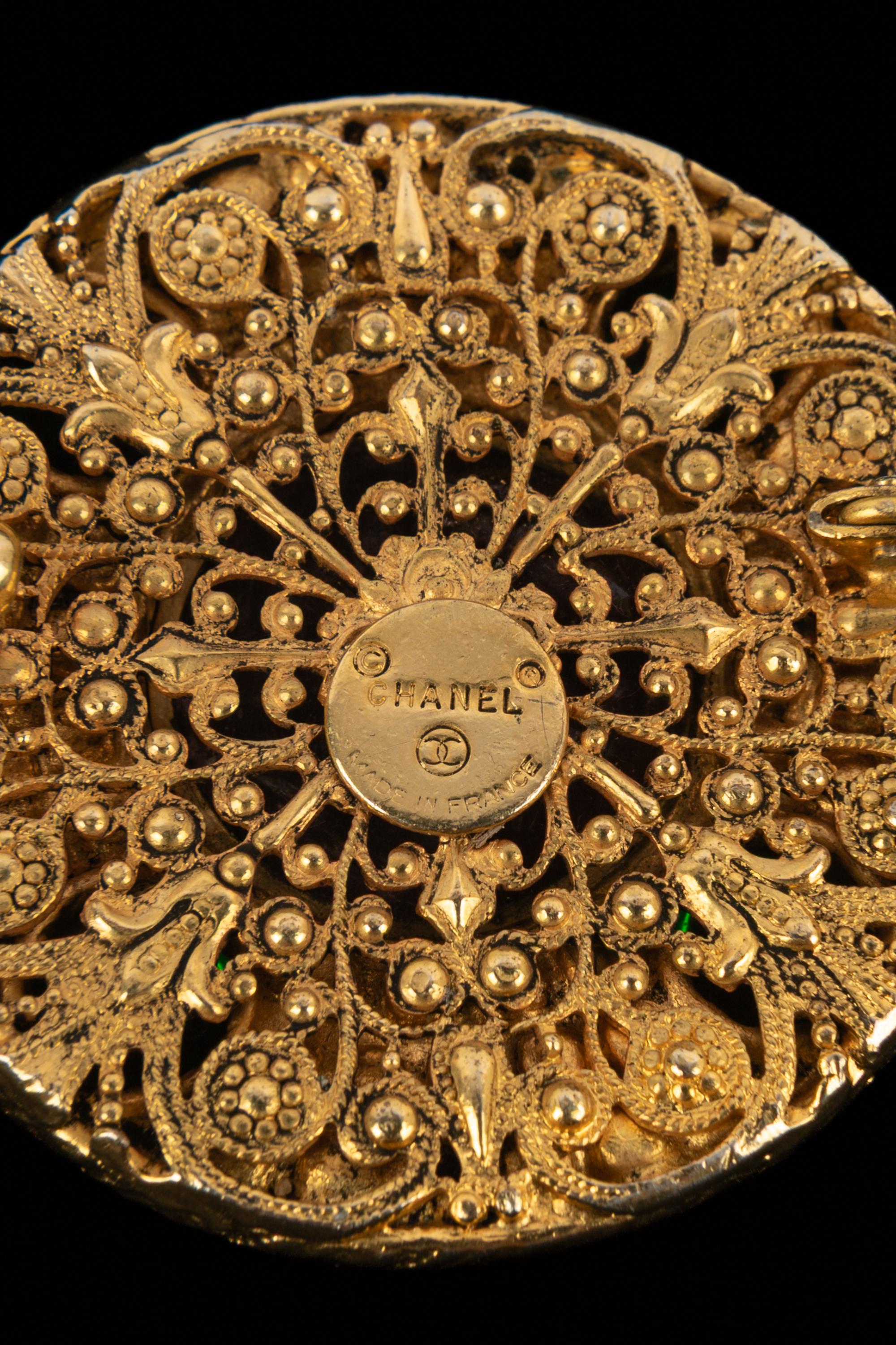 Spilla in pasta di vetro Chanel in vendita 3