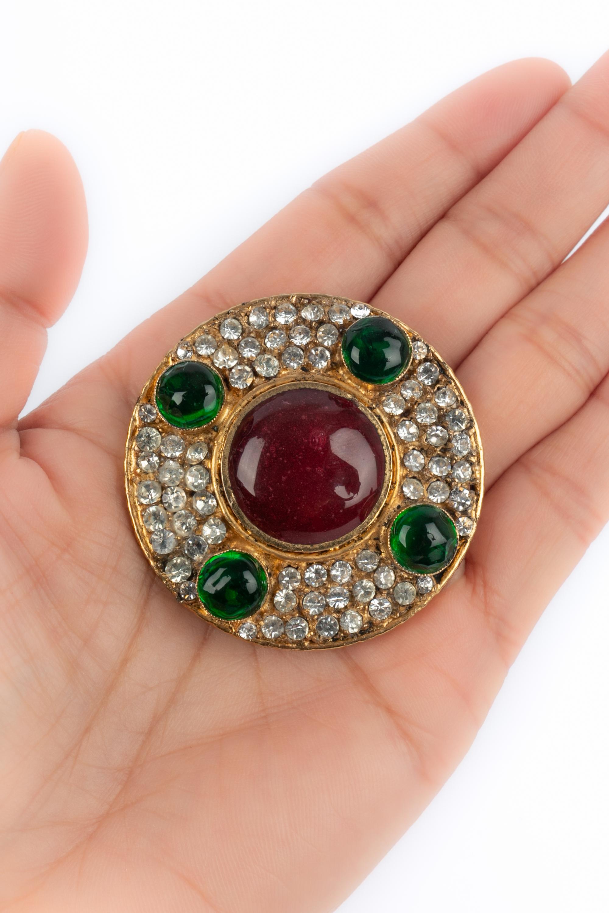 Spilla in pasta di vetro Chanel in vendita 4