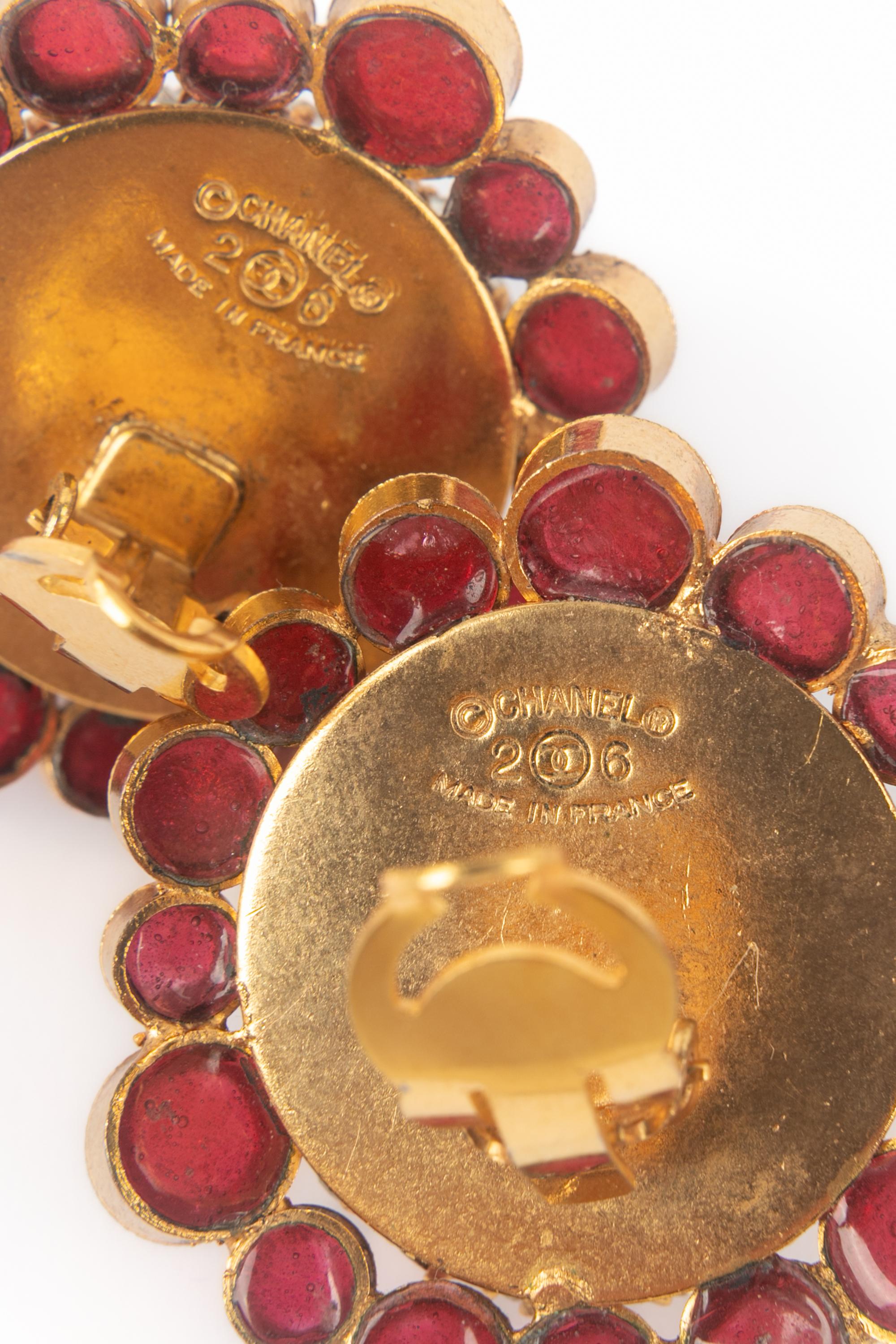 Orecchini in pasta di vetro Chanel in vendita 3