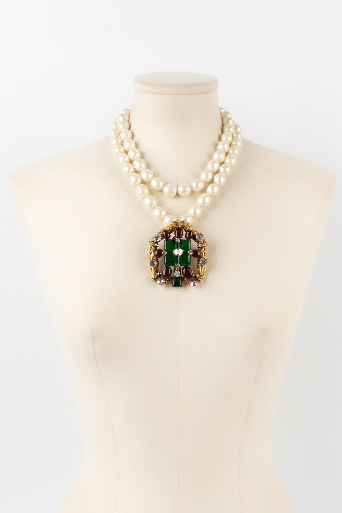 Chanel Glass Paste Necklace In Excellent Condition In SAINT-OUEN-SUR-SEINE, FR