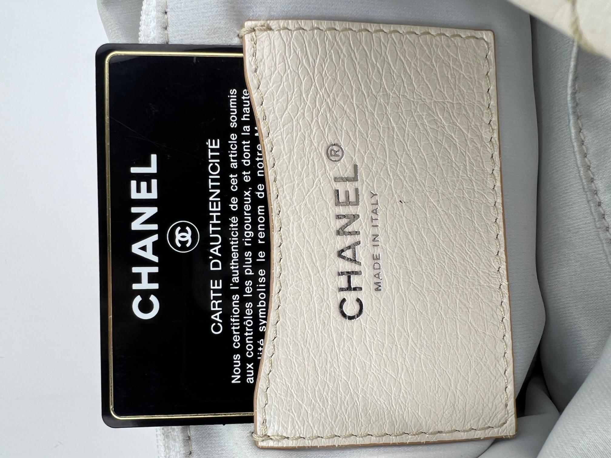 Chanel Glazed Calfskin Stitched XL on the road White Flap  3