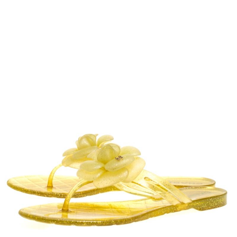 Chanel Glitter Jelly CC Camellia Flat Sandals Size 37 In Good Condition In Dubai, Al Qouz 2