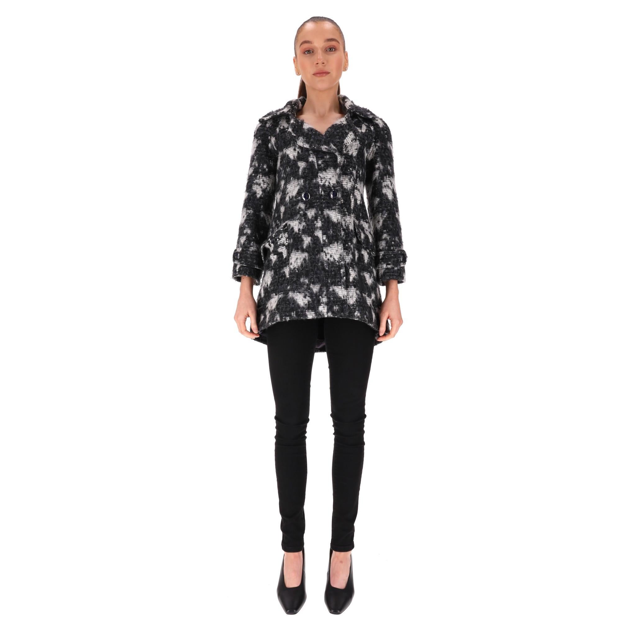 Chanel Globalisation Tweed Coat

Black and white tweed coat detailed with 'CC' logo, navy enamel Globe buttons.

Notched lapels, three-quarter sleeves with belted cuffs and Chanel's signature Camellia silk lining.

From Fall 2013 Ready-To-Wear