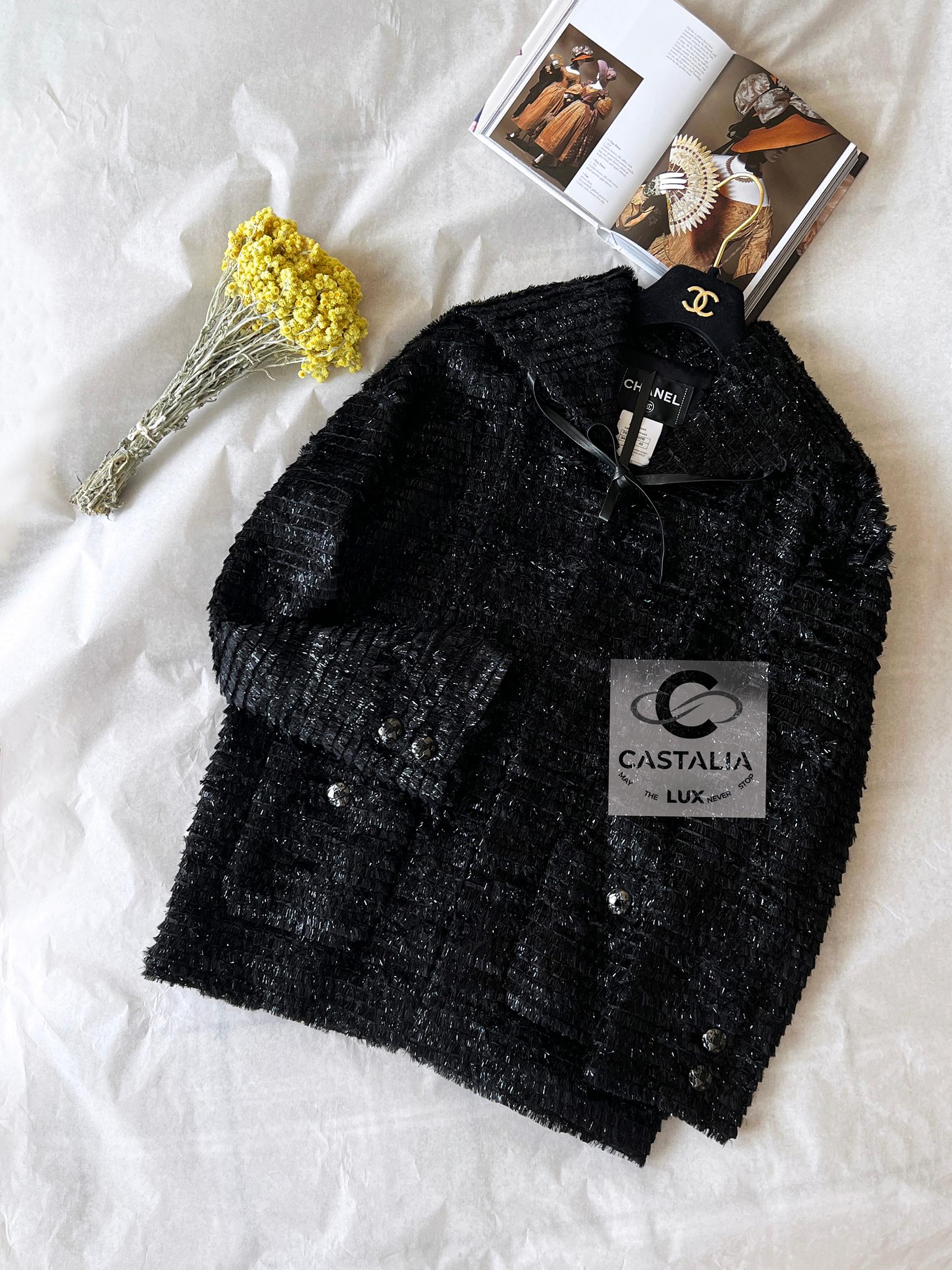 Chanel Globalization Runway Black Shimmer Tweed Jacket 36 FR In condizioni ottime in vendita a Dubai, AE