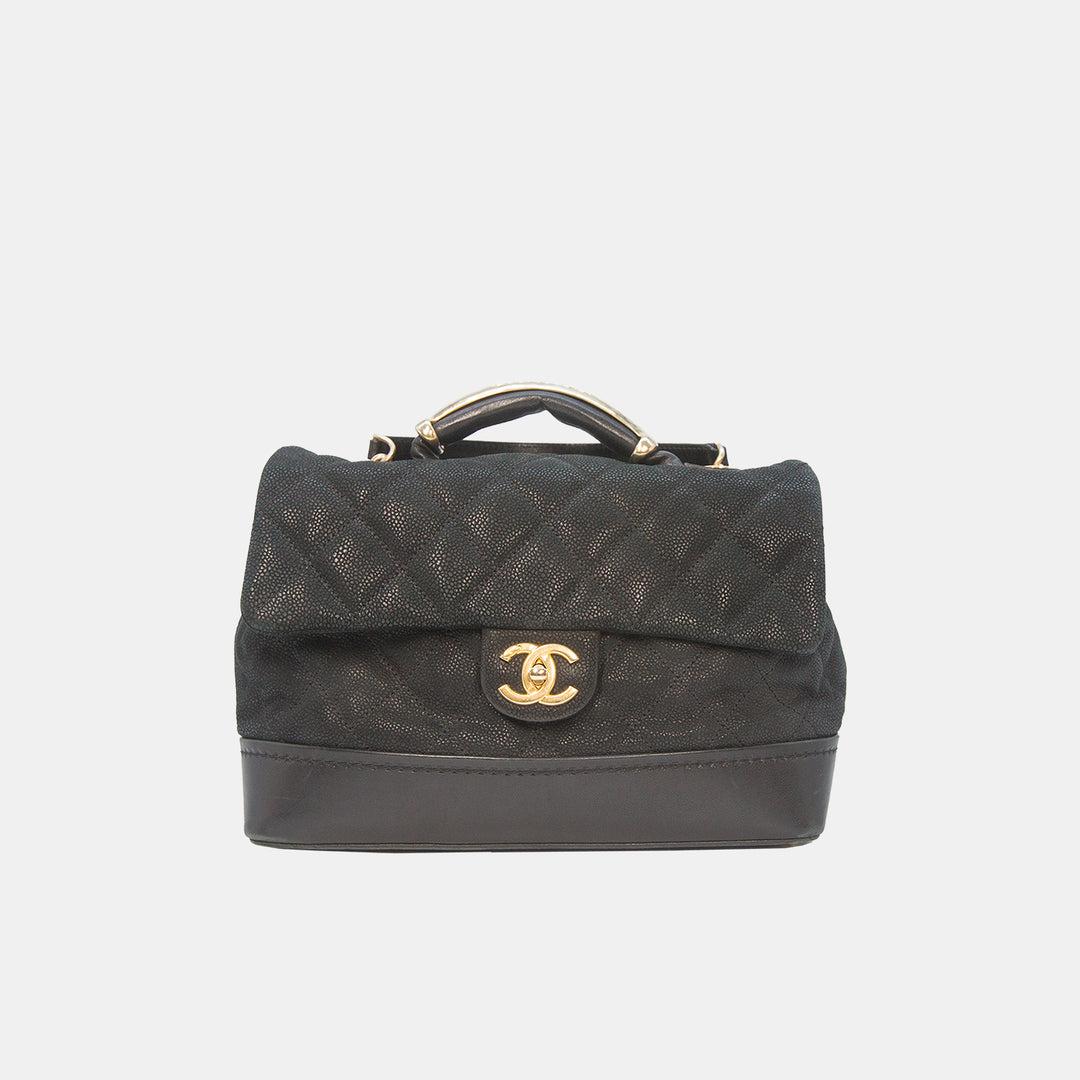 Step into a world where luxury meets legacy with our Chanel Globe Trotter Jumbo Flap Bag. Selected from the revered 2013-2014 collection, this exquisite piece is a true homage to the maison's celebrated craftsmanship. The iconic black caviar leather