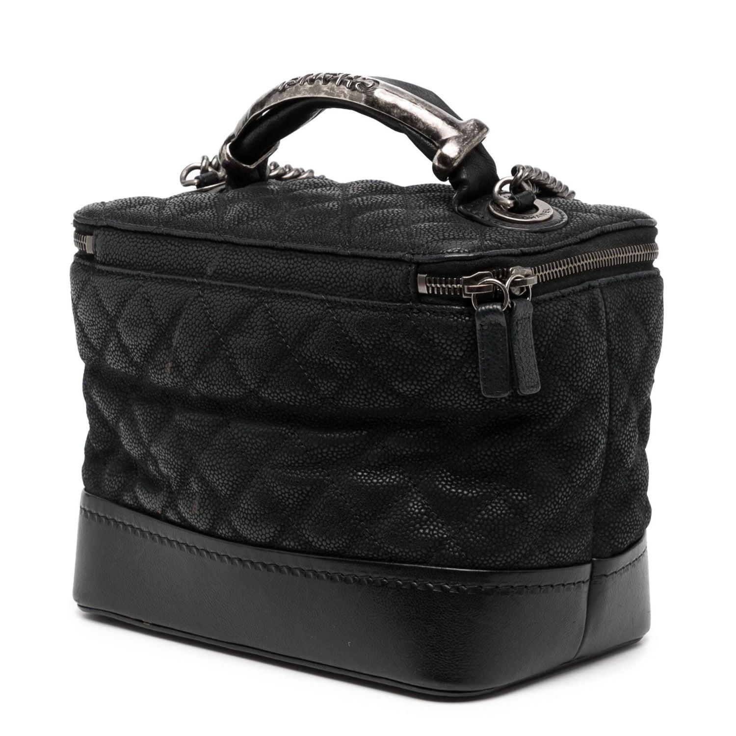 Black
Single Top Handle
Chain-Link Shoulder Strap
Zip Fastening
Chanel Fall 2013 Runway
Condition: Excellent

Please kindly note all items have been previously used and present some signs of wear unless marked as 'unworn'. Please refer to the many