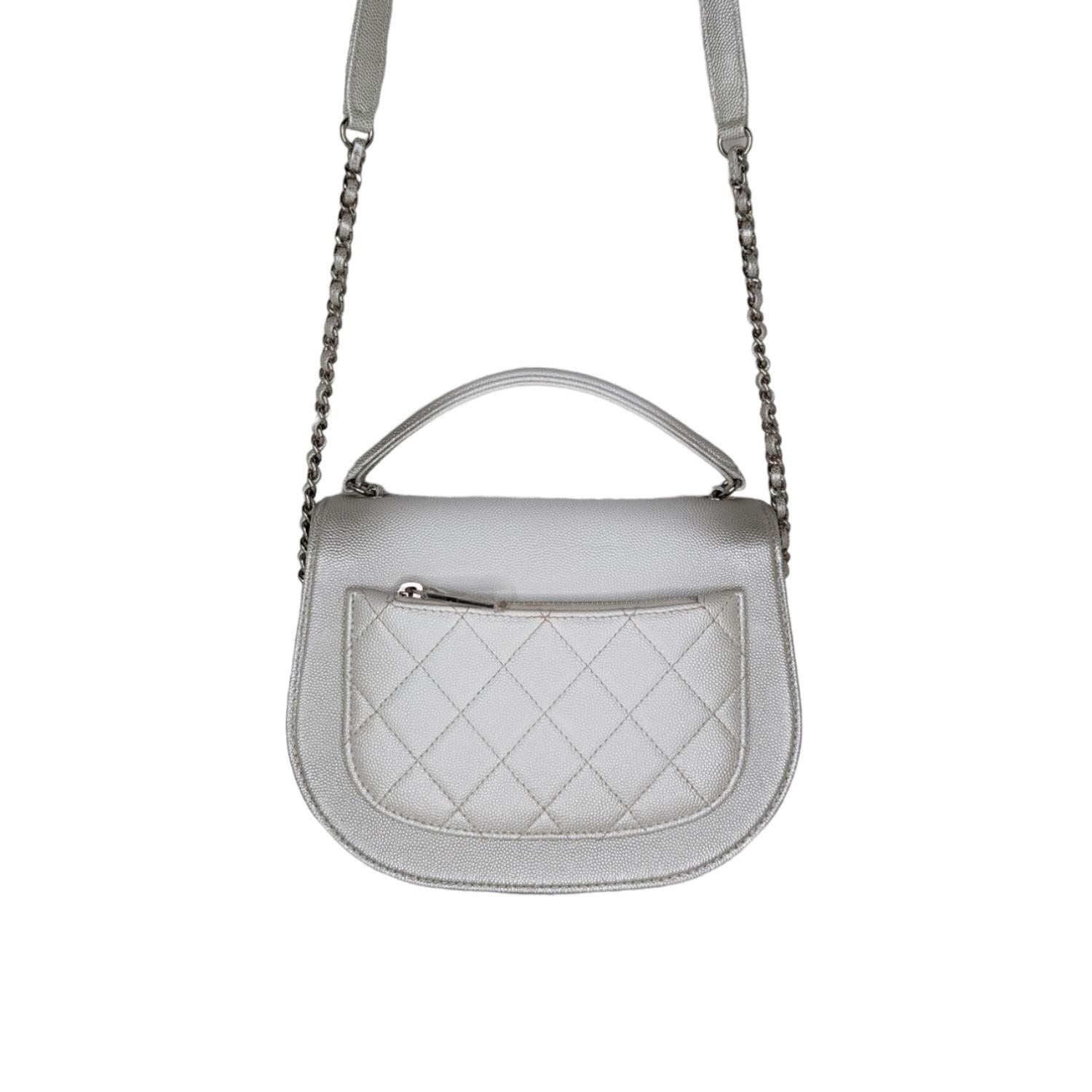 This chic shoulder bag is crafted of quilted goatskin leather in silver and white. The handbag features an aged silver chain link leather threaded shoulder strap and chain link top handle, an exterior zippered pocket and a rounded front flap with a