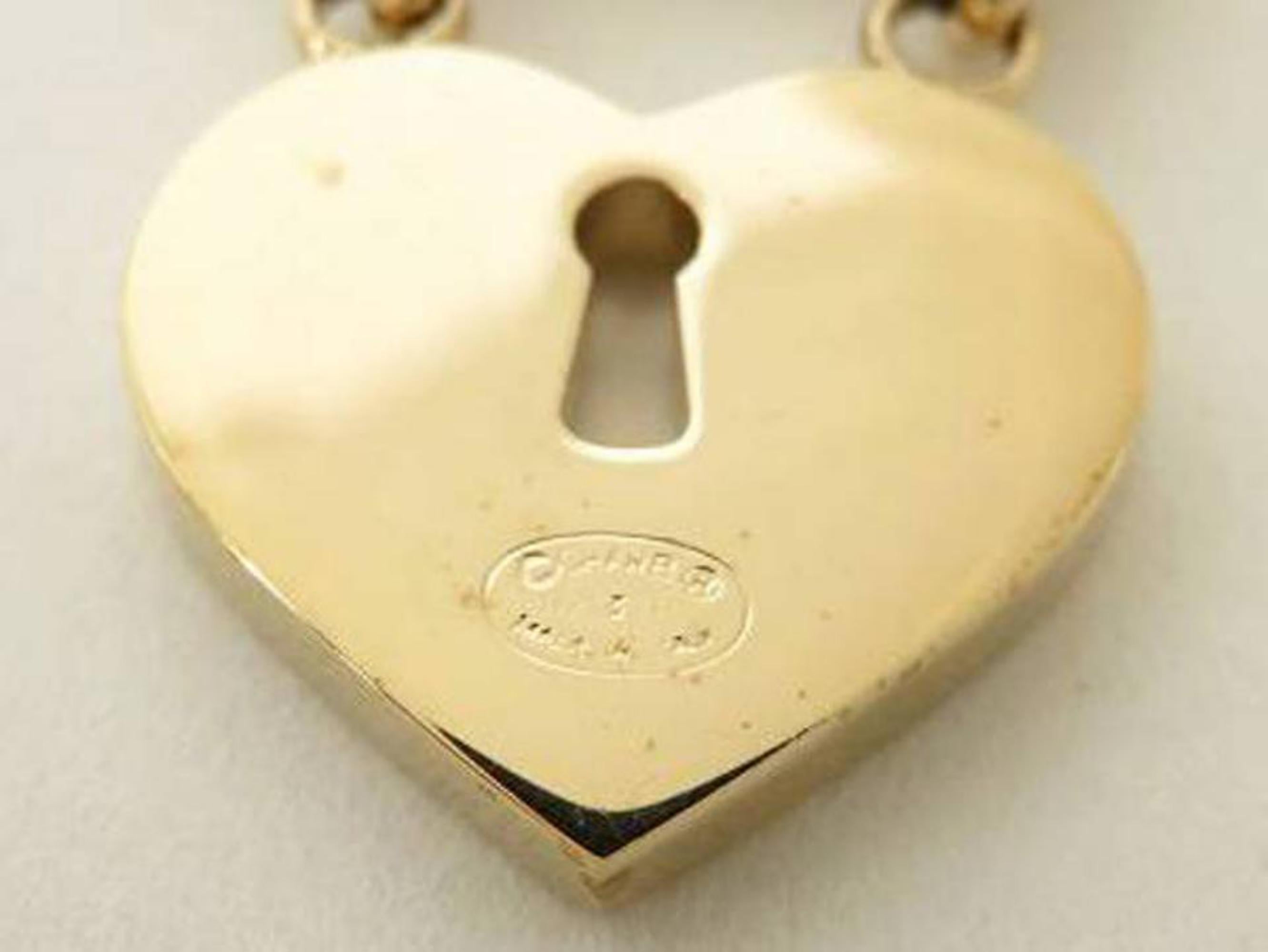 Chanel Gold 02p Heart and Key Brooch Pin 220582 In Excellent Condition For Sale In Forest Hills, NY