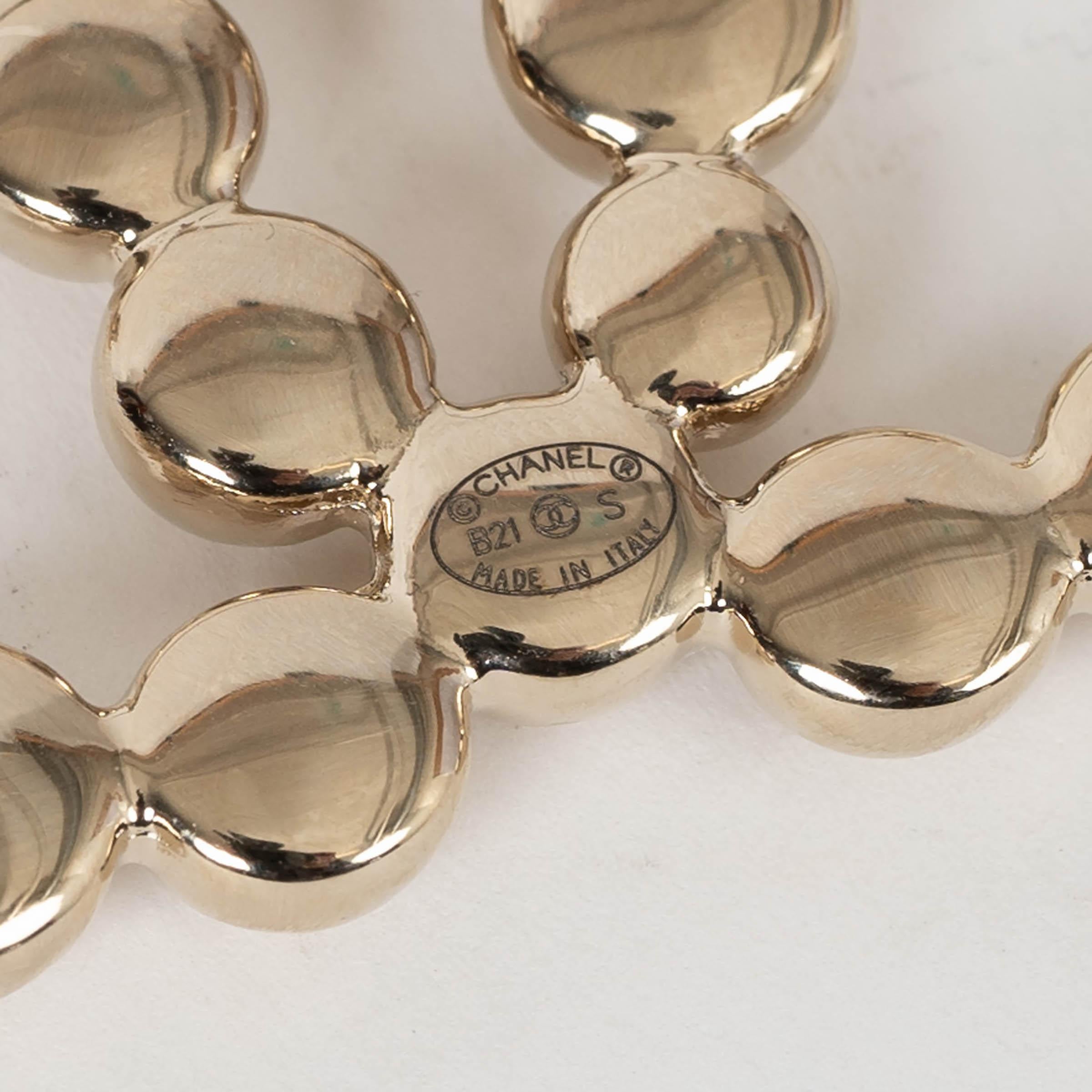 CHANEL Broche grand format « CC BEADS » des années 21 Pour femmes en vente