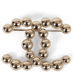 CHANEL oro 21S GRANDES PERLAS CC Broche