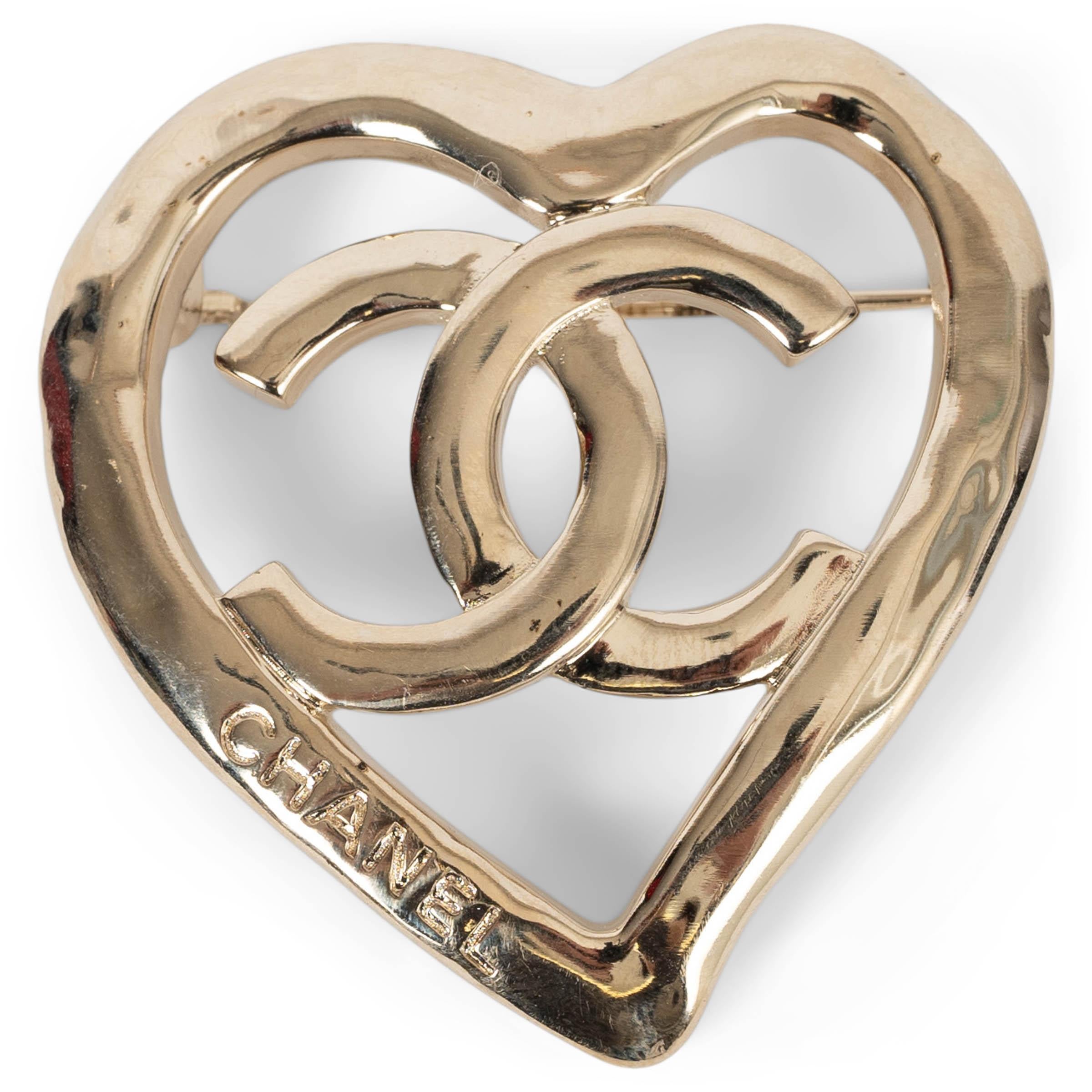 CHANEL gold 22P CC HEART Brooch