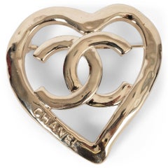 CHANEL gold 22P CC HEART Brooch