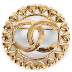 CHANEL gold 23P CC HEARTS ROUND Brooch