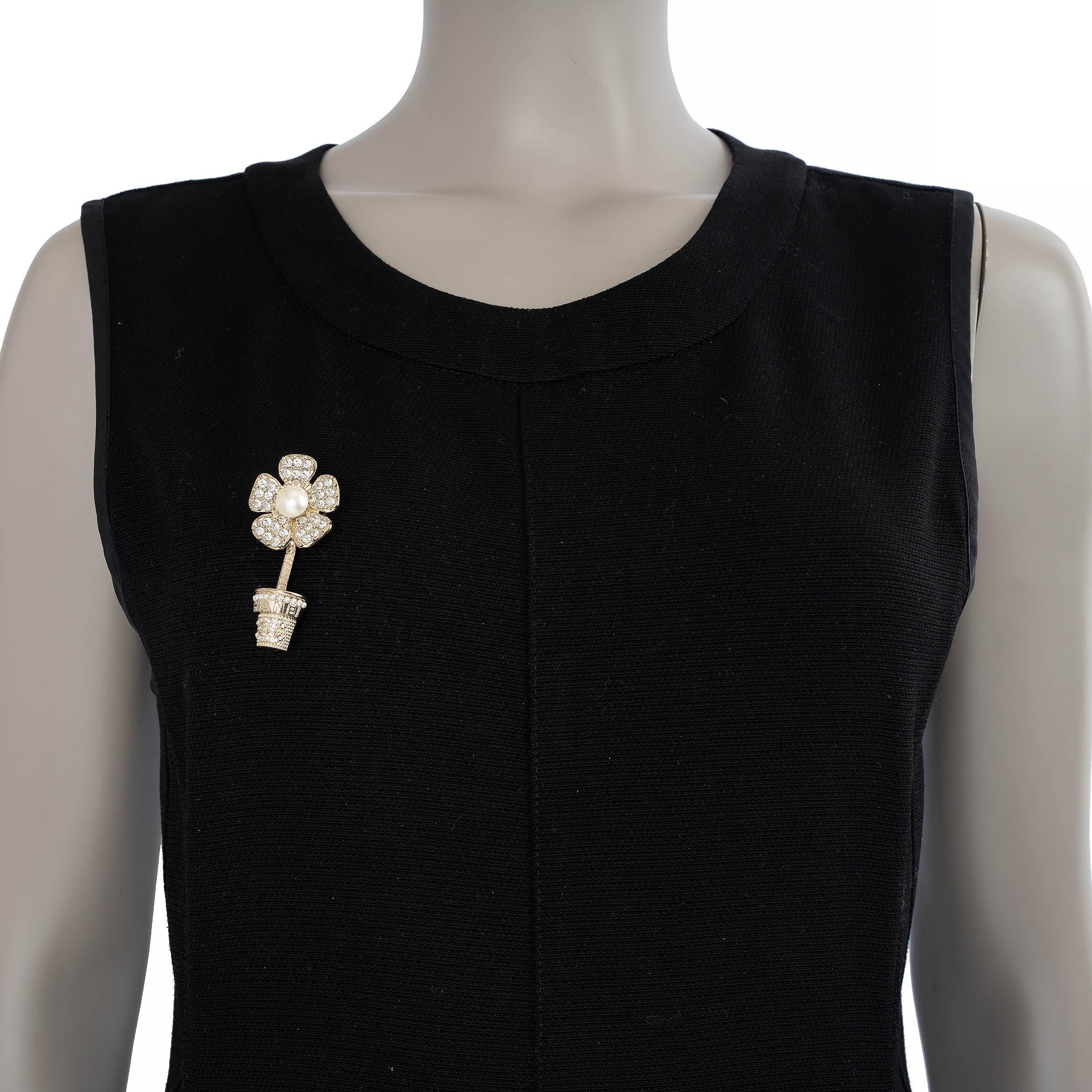 CHANEL gold 23S POTTED FLOWER PEARL & STRASS Brooch For Sale 1