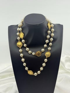 CHANEL Gold '31 Rue Cambon' Medallion Pearl Vintage Station Necklace