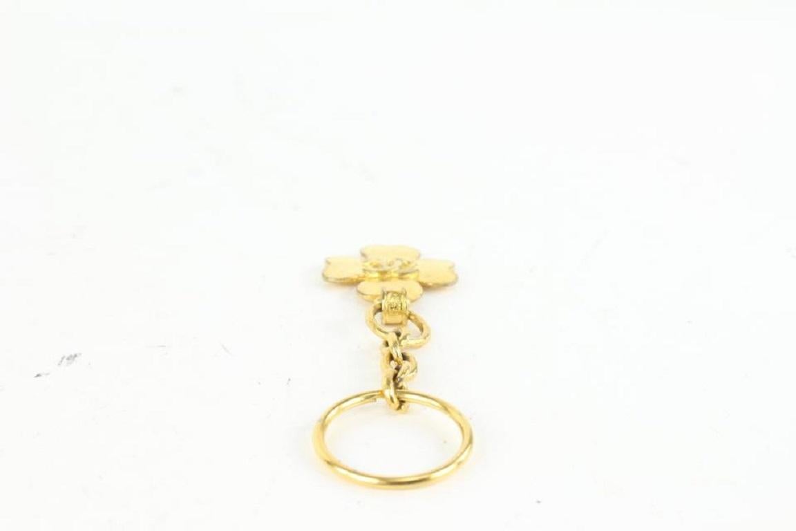 Chanel Gold 95p CC Clover Keychain Bag Charm 101c6 In Good Condition For Sale In Dix hills, NY