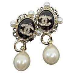 CHANEL Gold and Black Crystal CC Faux Pearl Dangle Earrings CHANEL Gold and Black Crystal CC Faux Pearl Dangle Earrings