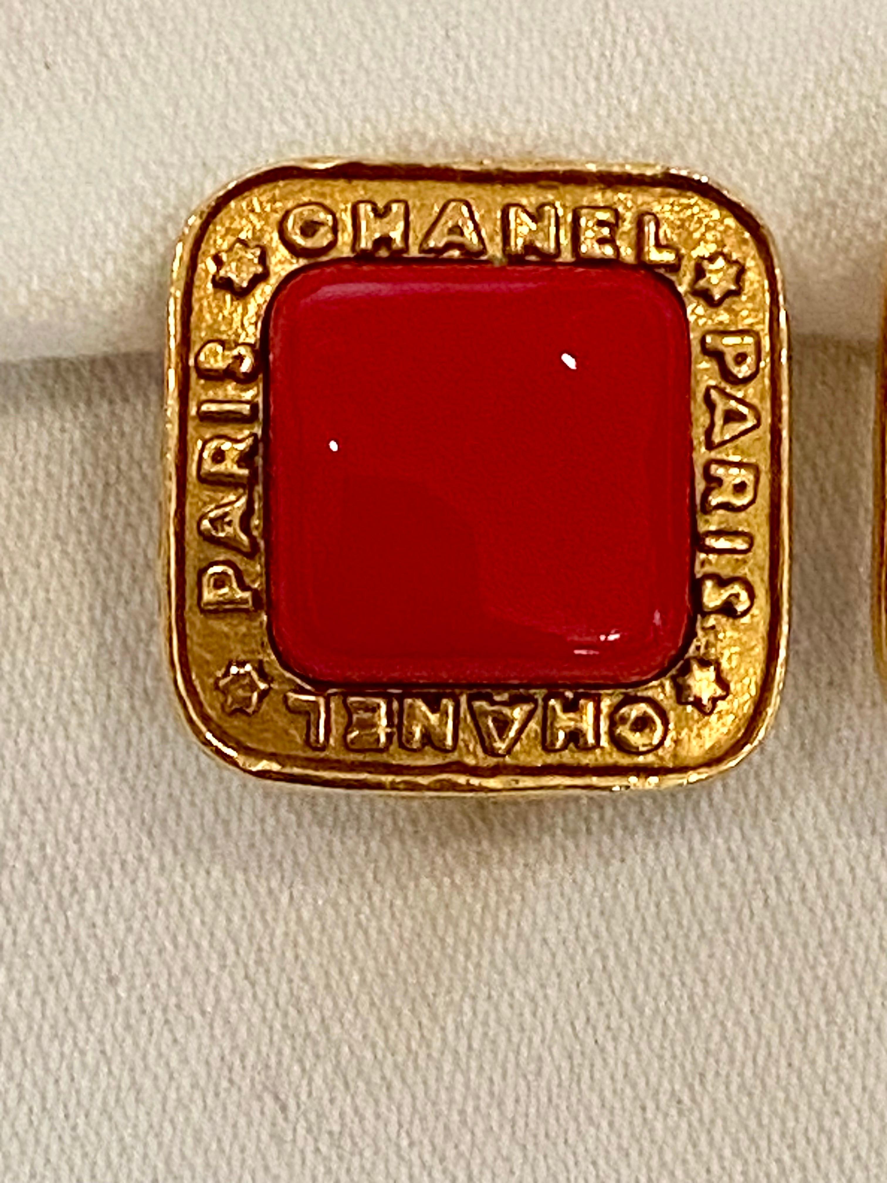 Boucles d'oreilles en verre Gripoix or et rouge de Chanel de la saison 28 en 1991 en vente 3