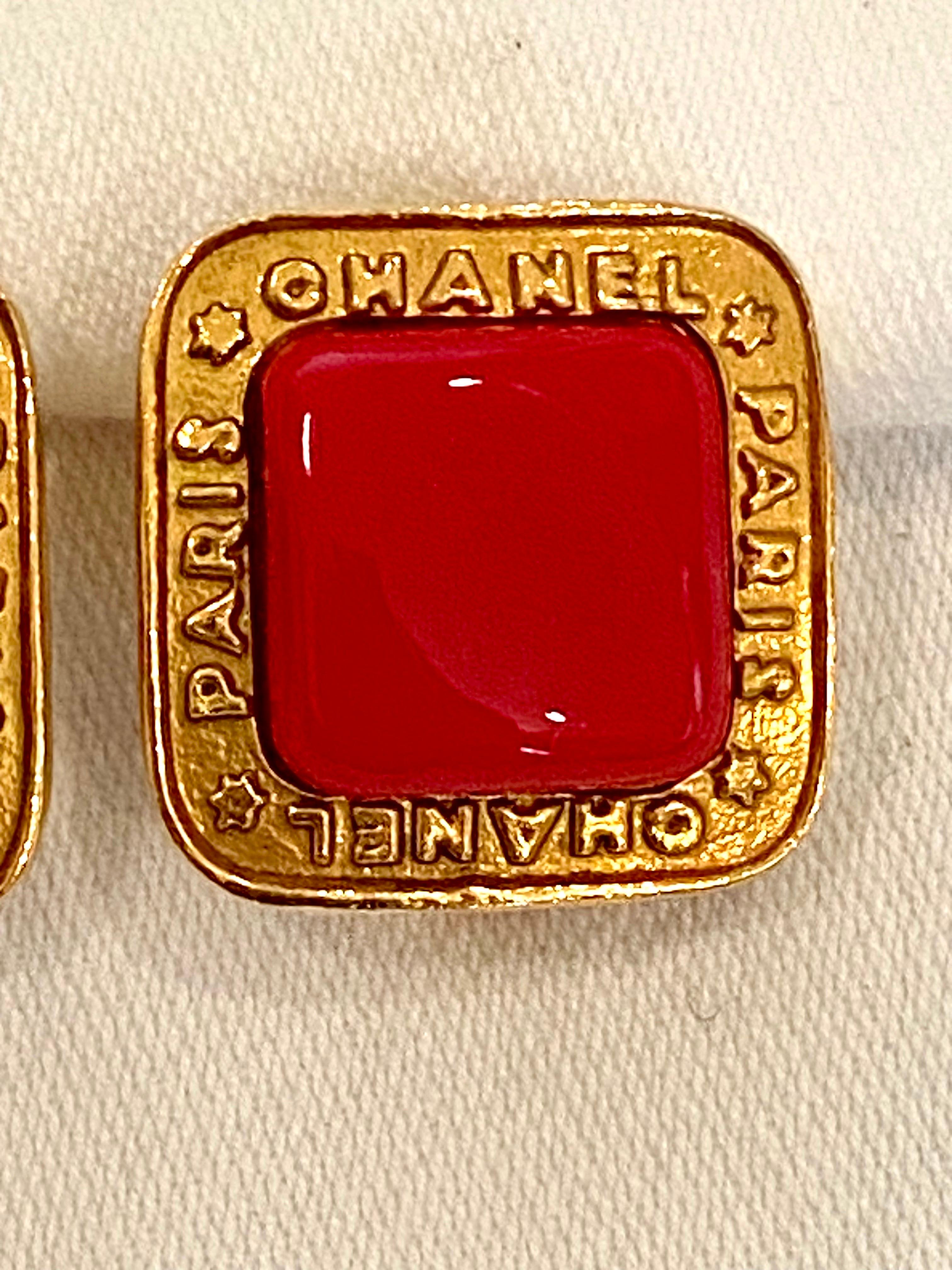 Boucles d'oreilles en verre Gripoix or et rouge de Chanel de la saison 28 en 1991 en vente 4