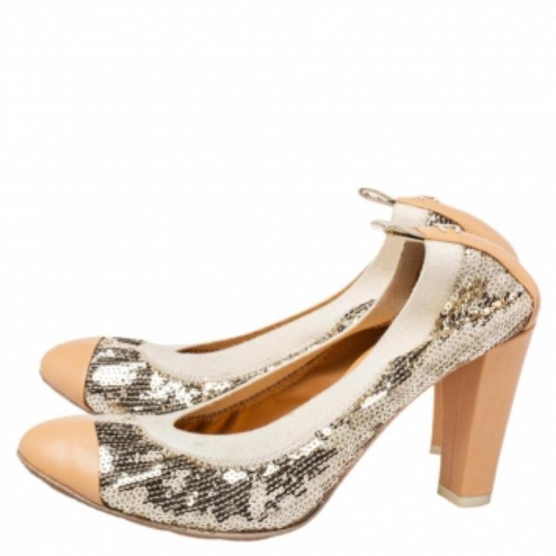 Chanel Gold/ Beige Leather And Sequin CC Pumps Size 35.5 For Sale 2