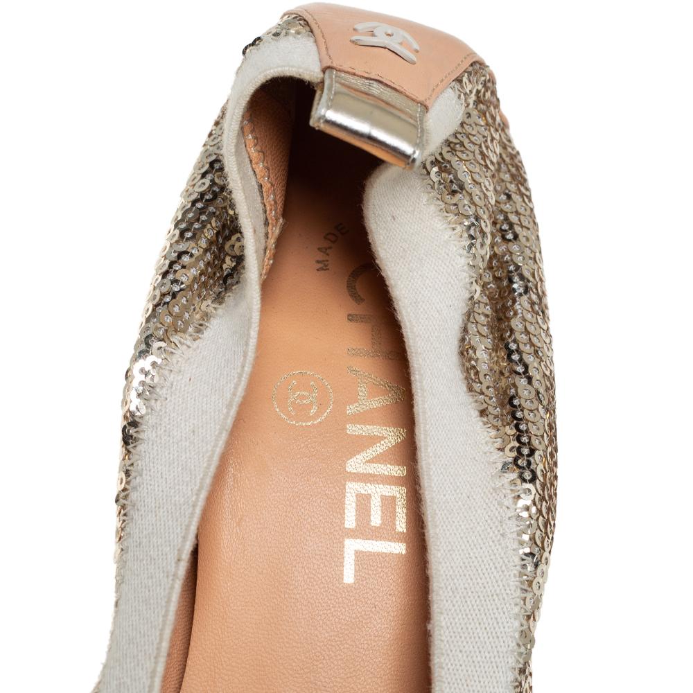 Women's Chanel Gold/Beige Leather and Sequin Embellished Cap Toe Scrunch Pumps Size 40 For Sale