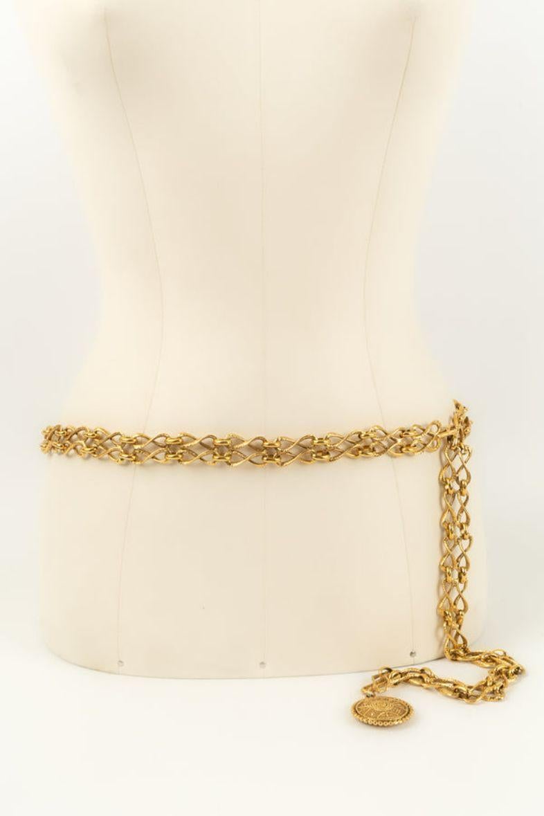 Chanel - (Made in France) Gold metal chain belt dating from the 1980s.

Additional information: 
Dimensions: Length: 116 cm
Condition: Very good condition
Seller Ref number: CCB84
